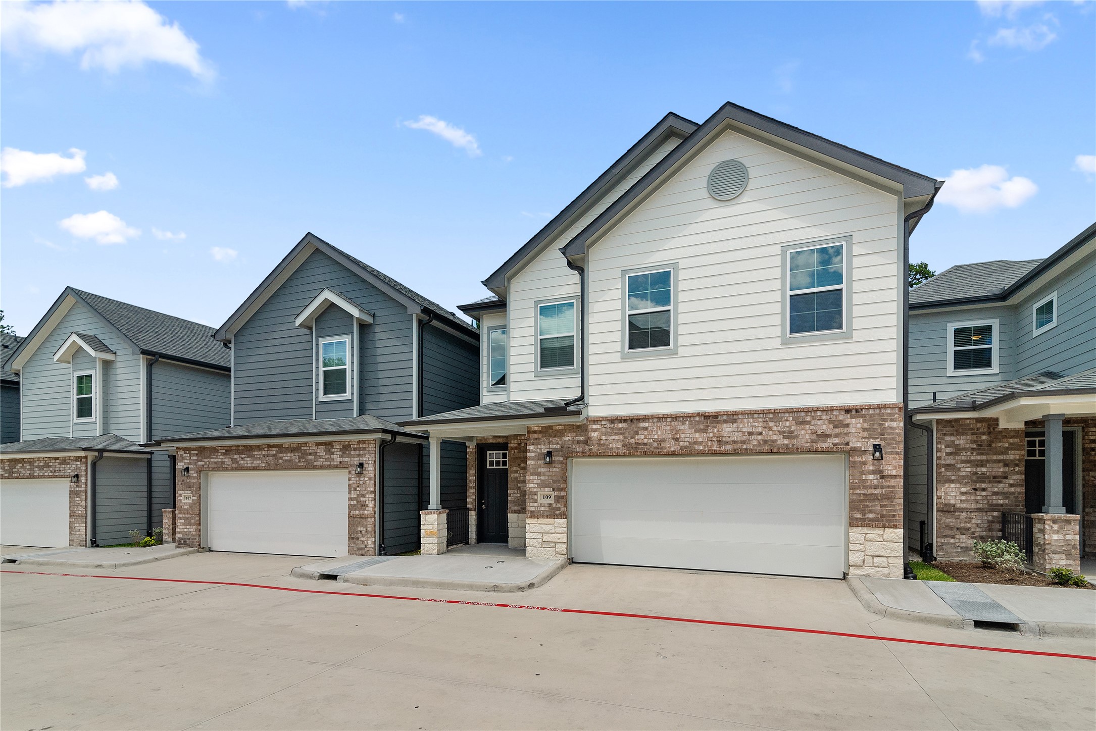 28325-118 Birnham Woods Drive Property Photo 4