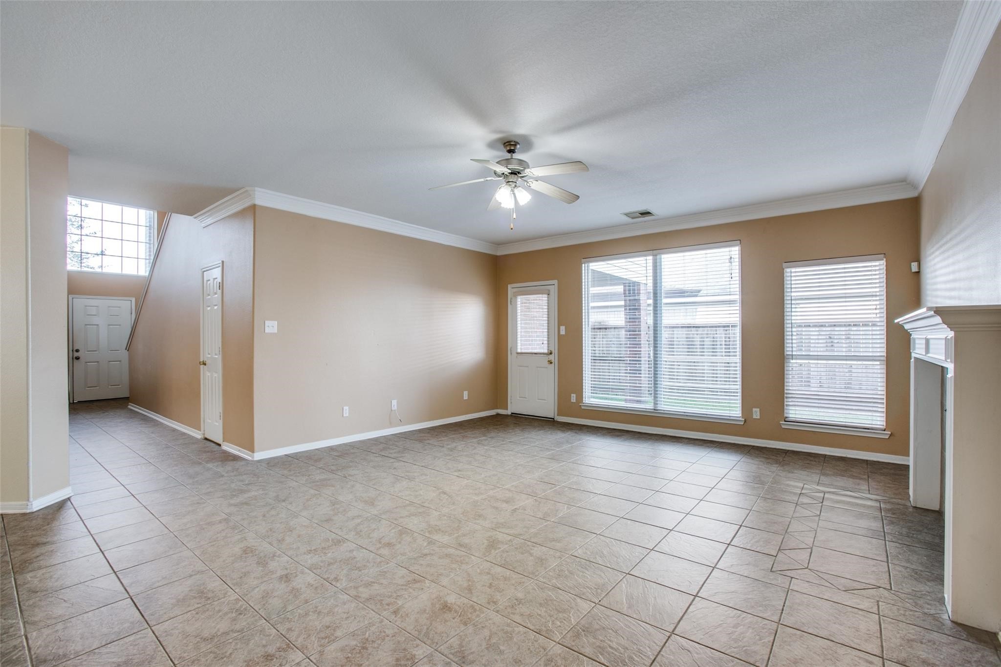 9907 Valance Way Property Photo 3