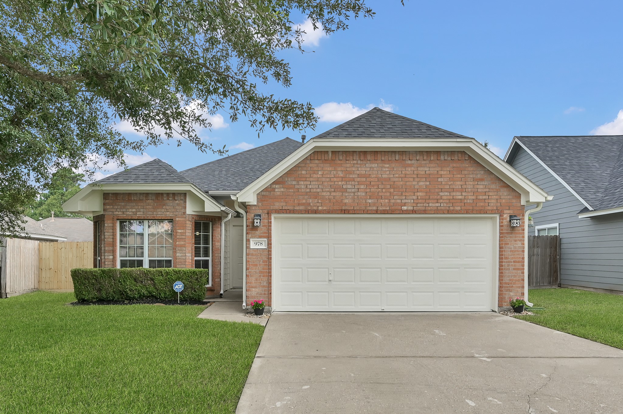 978 Oak Lynn Drive Property Photo 1