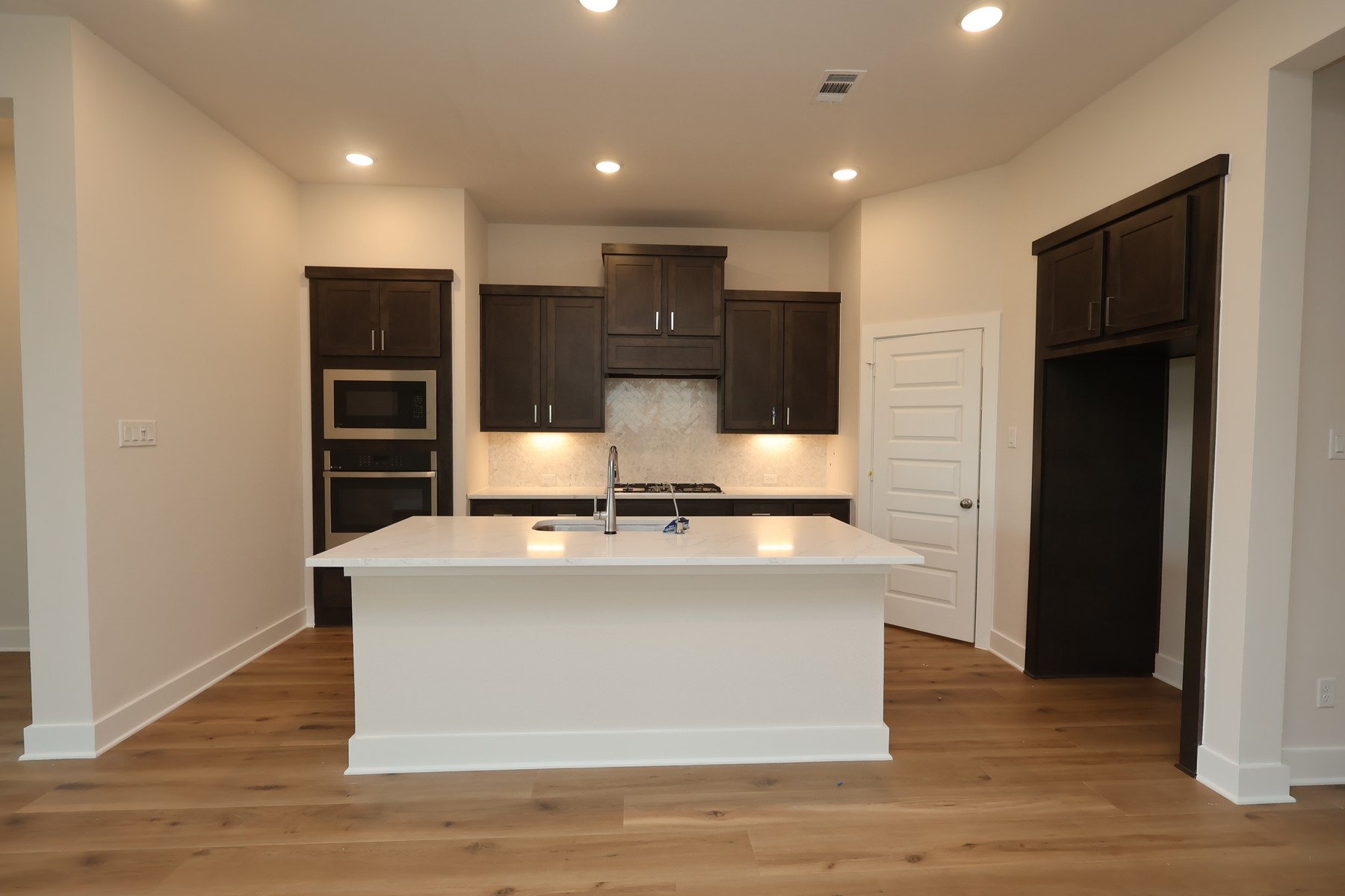 5162 Enchanted Pine Court Property Photo 4