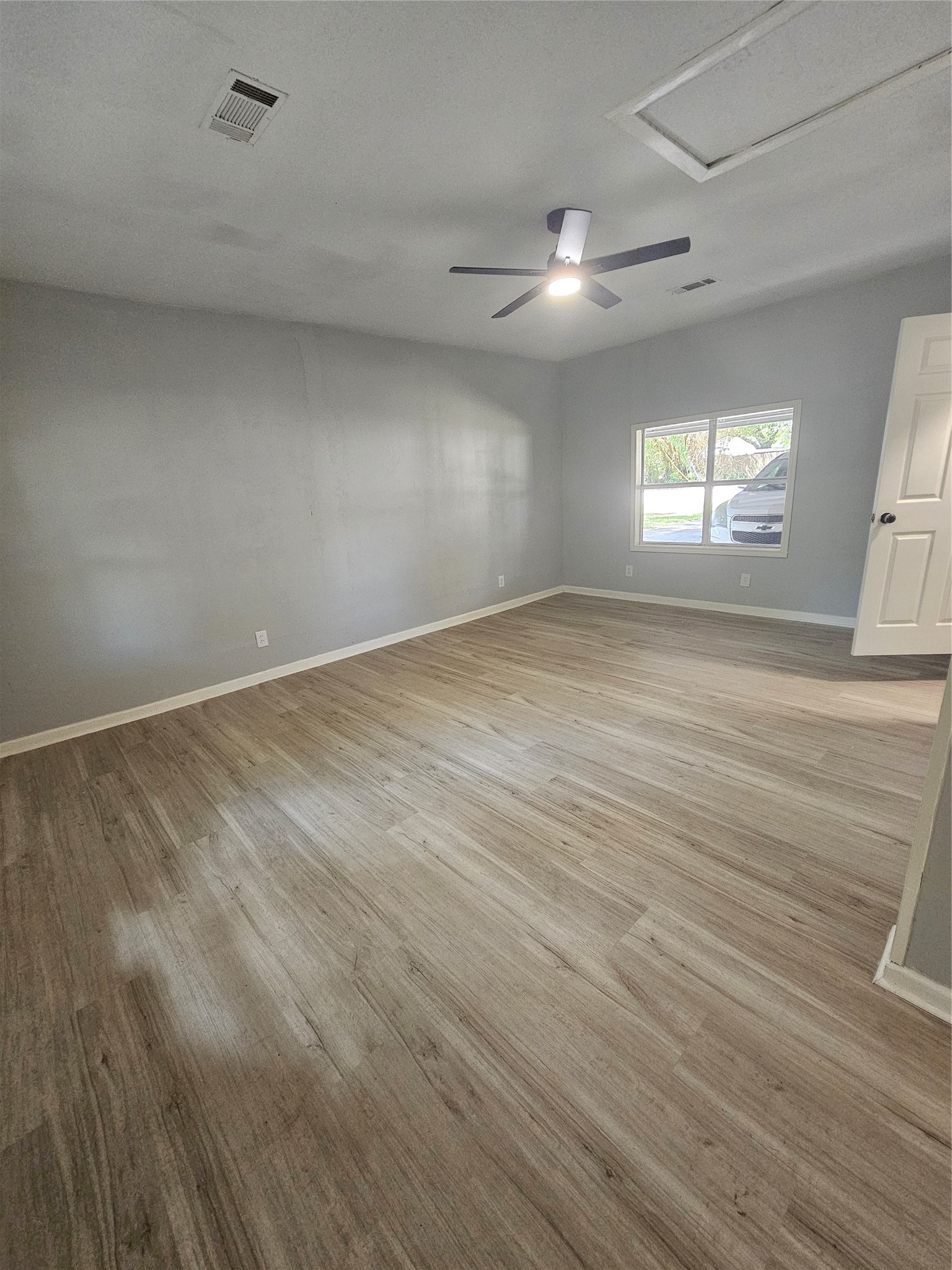 3016 Lincoln Street Property Photo 3