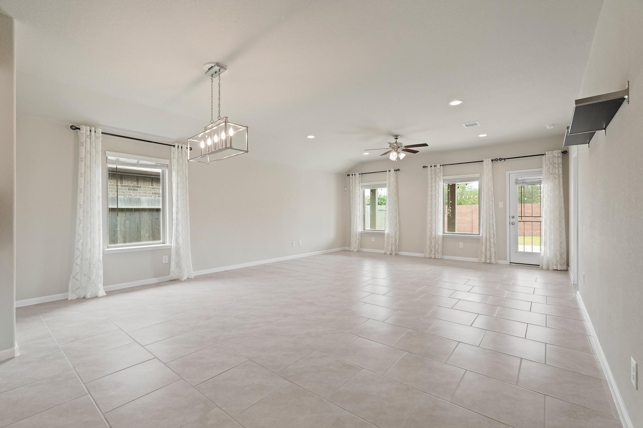 21047 Warrender Terrace Lane Property Photo 9