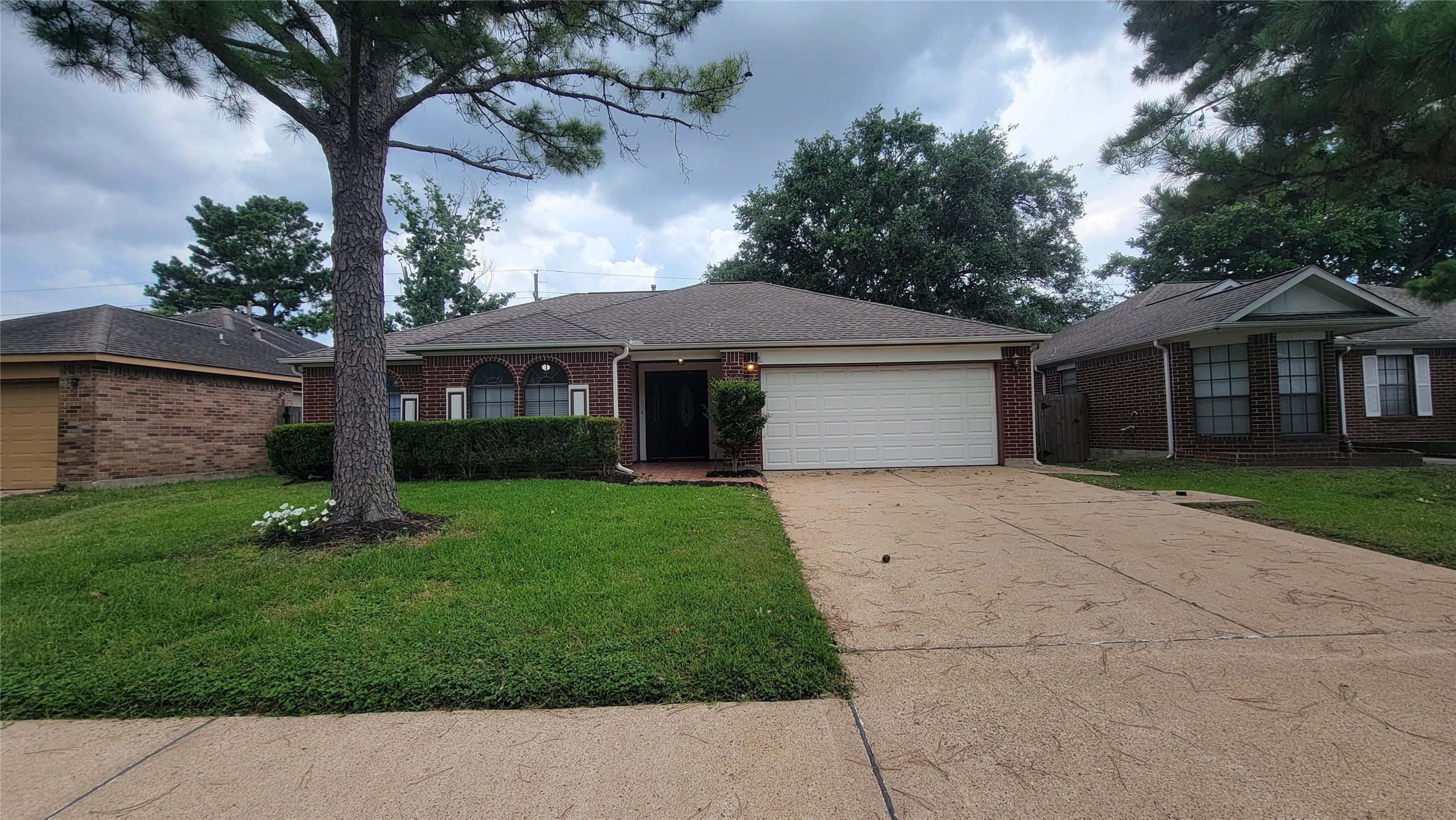 3335 Lakeland Gardens Drive Property Photo 2
