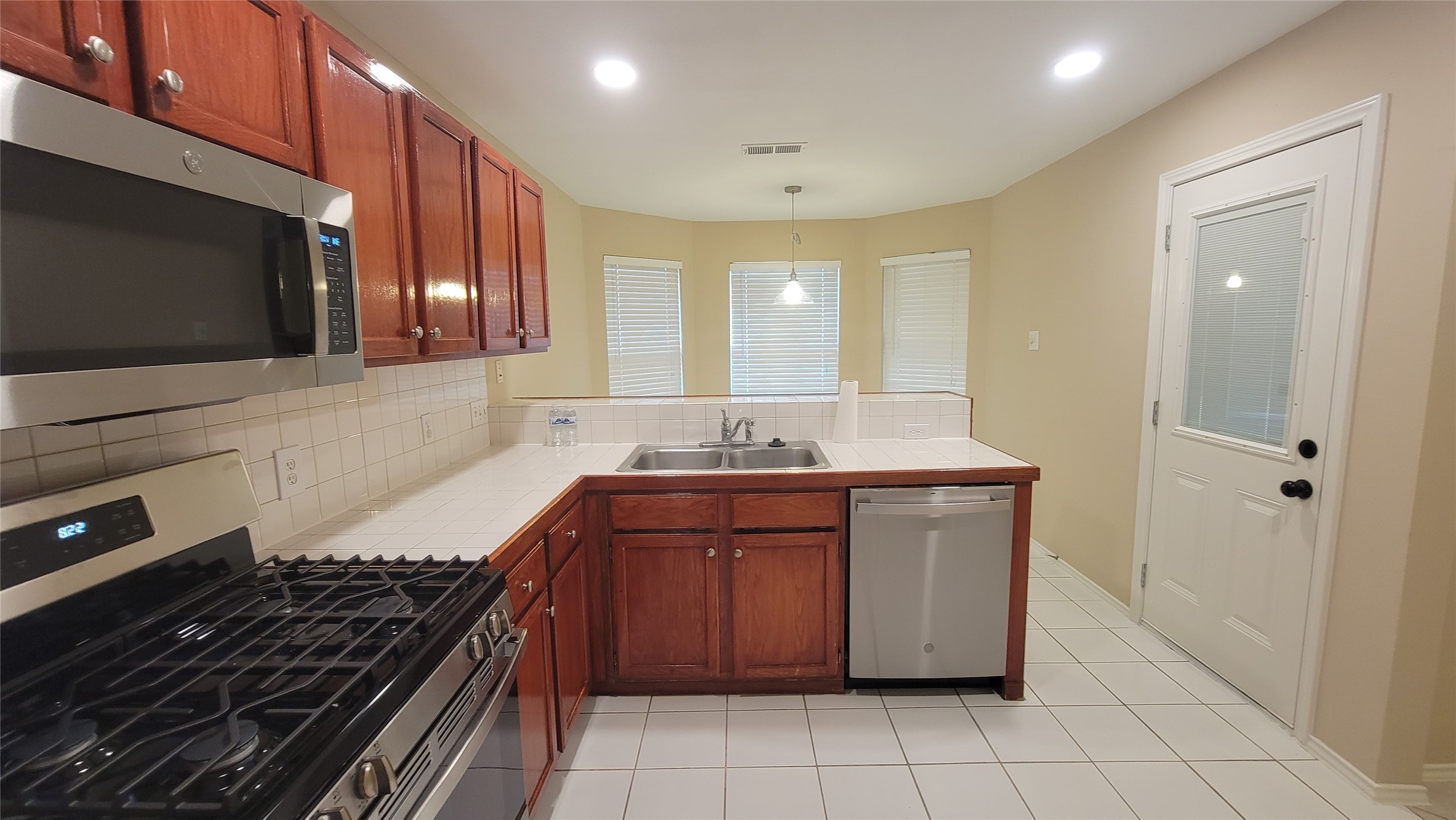 3335 Lakeland Gardens Drive Property Photo 9