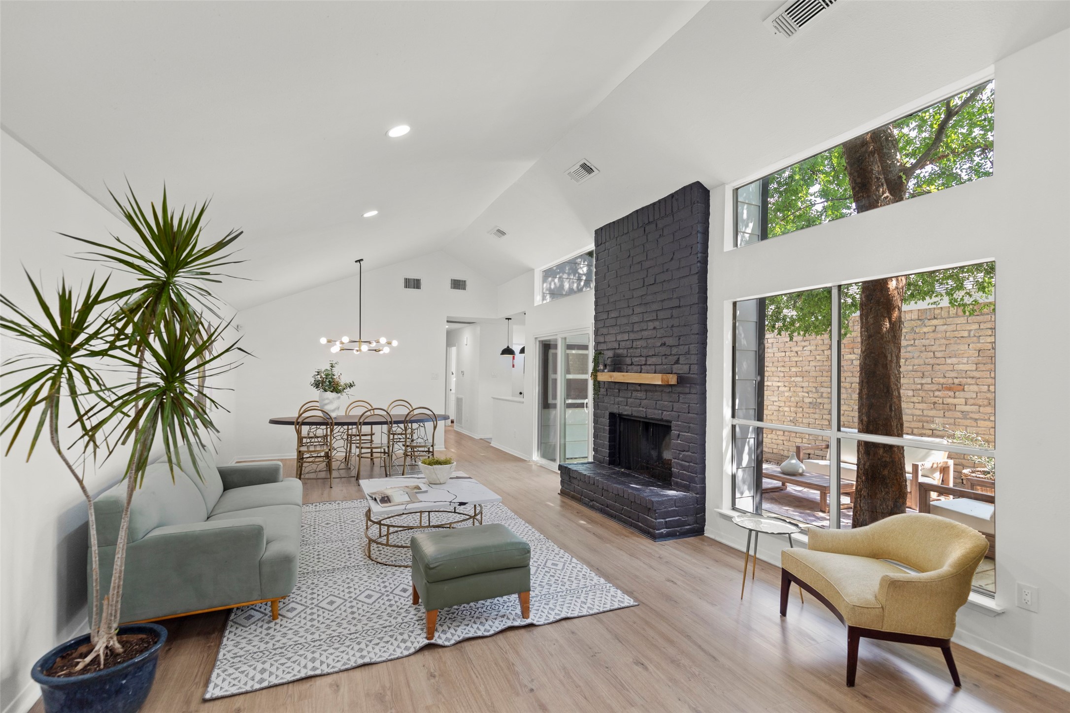 2019 Wilcrest Drive Property Photo 1