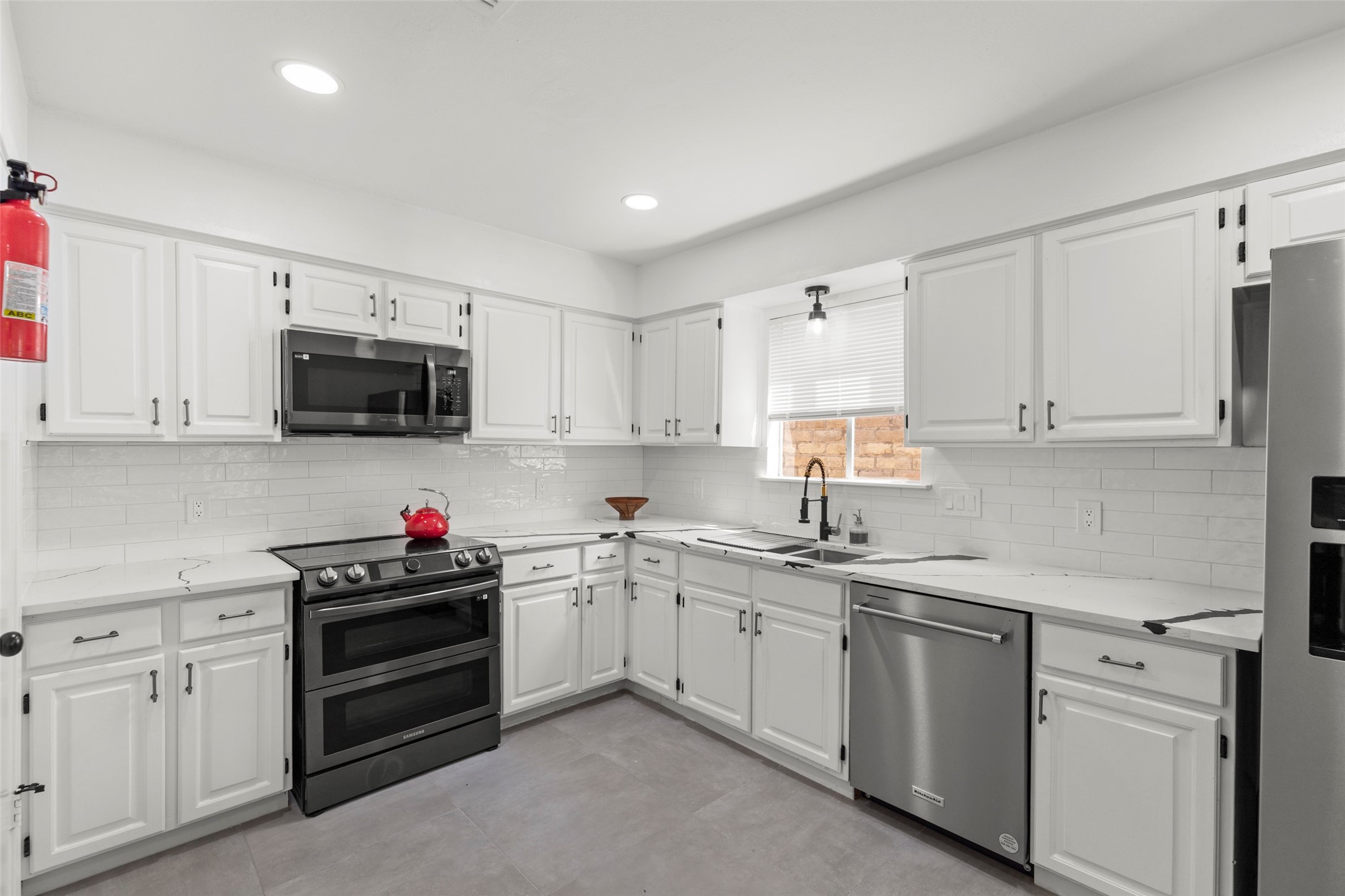 2019 Wilcrest Drive Property Photo 8