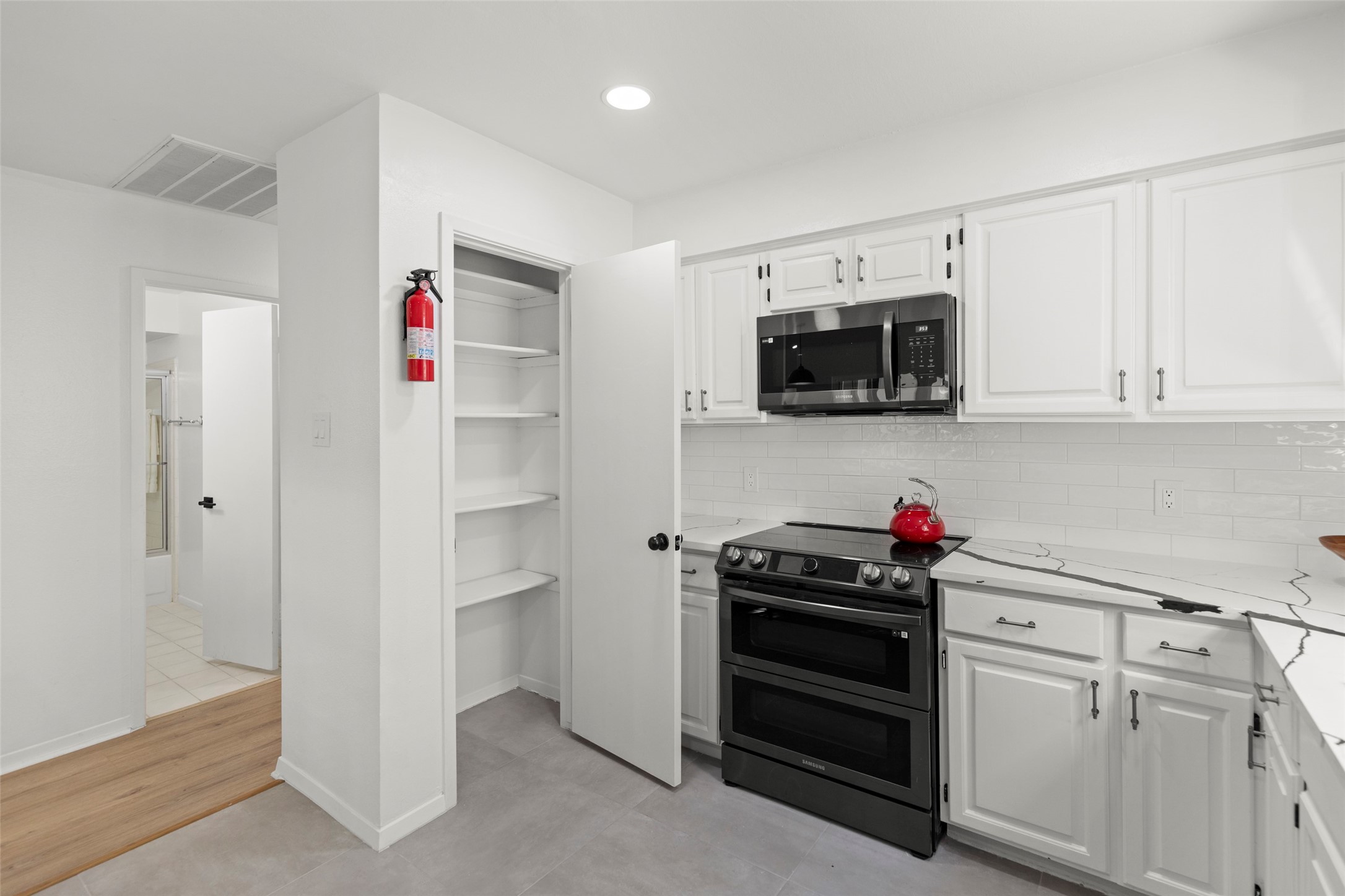 2019 Wilcrest Drive Property Photo 9