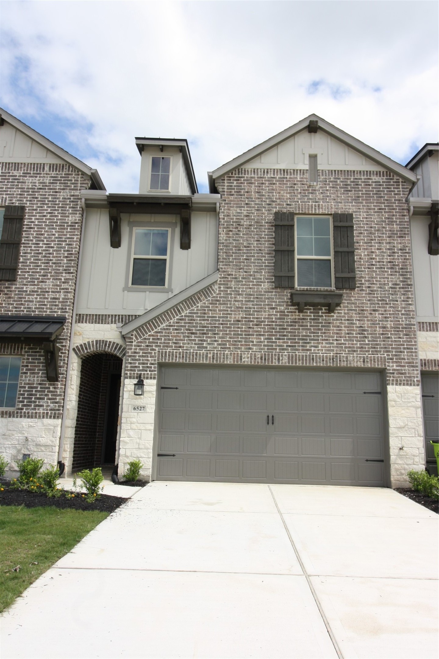 6527 Scarlet Pond Lane Property Photo 1