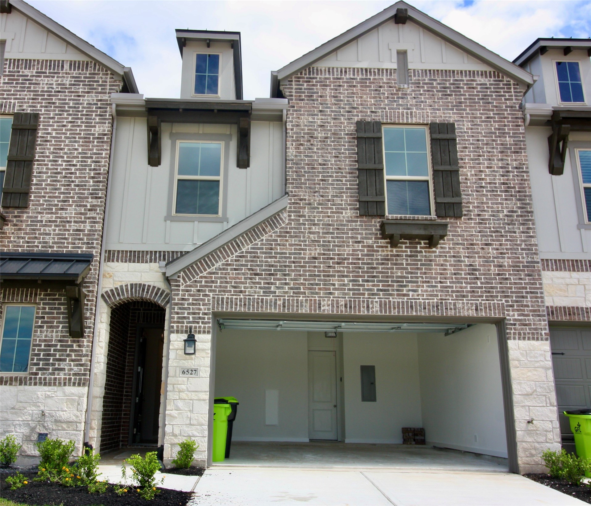 6527 Scarlet Pond Lane Property Photo 2