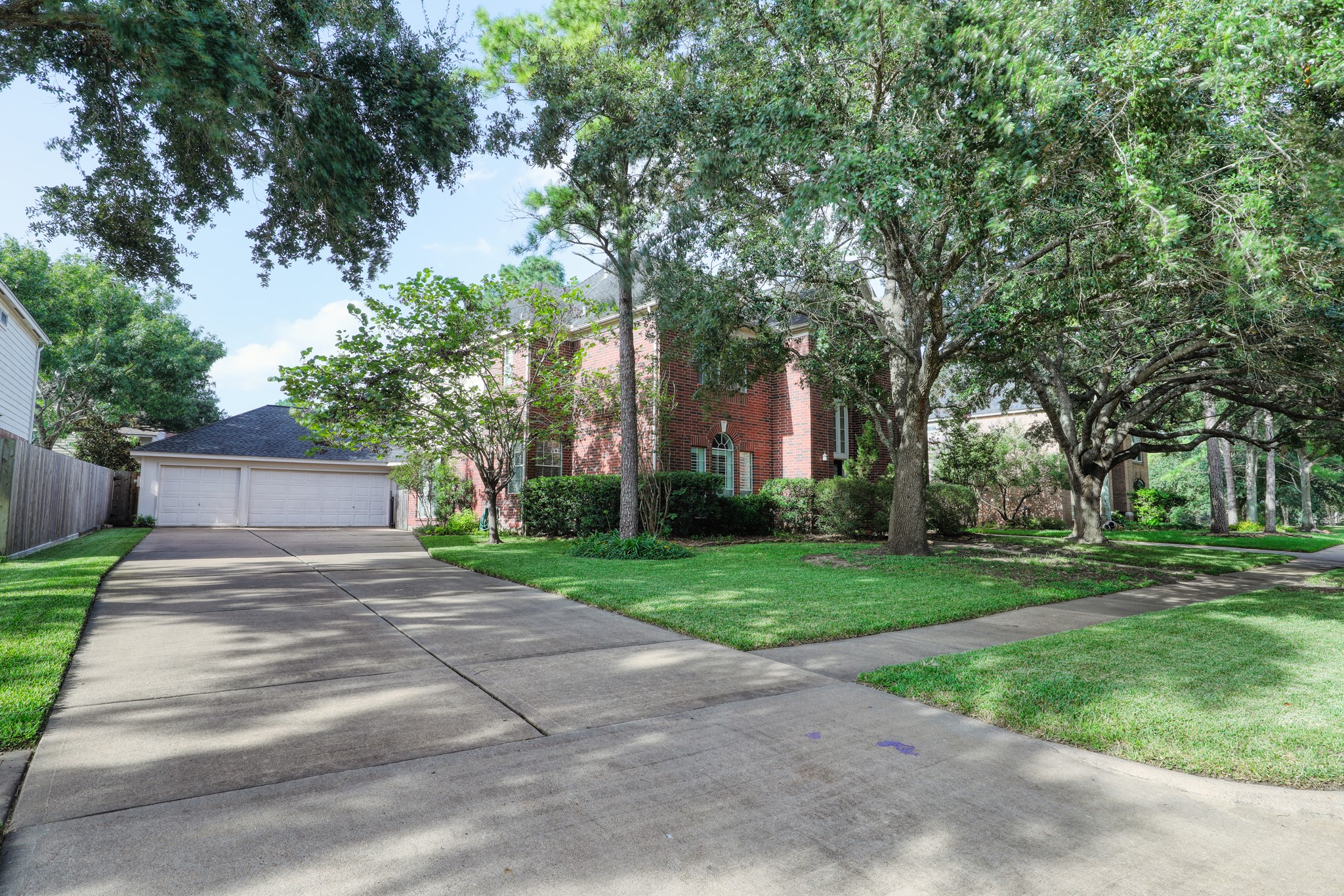 2227 Royal Adelaide Drive Property Photo 3