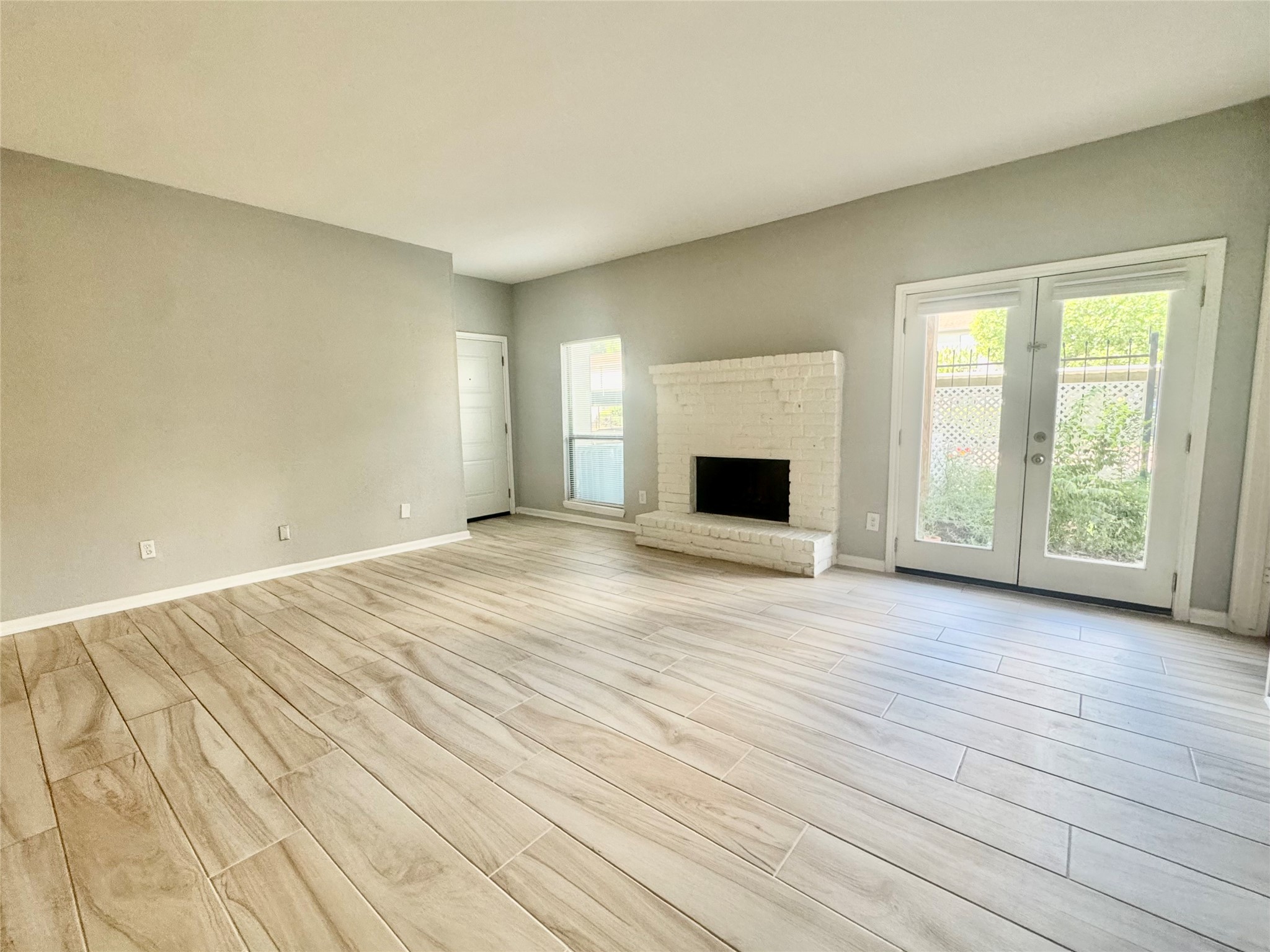 2425 Augusta Dr 59 Property Photo 3