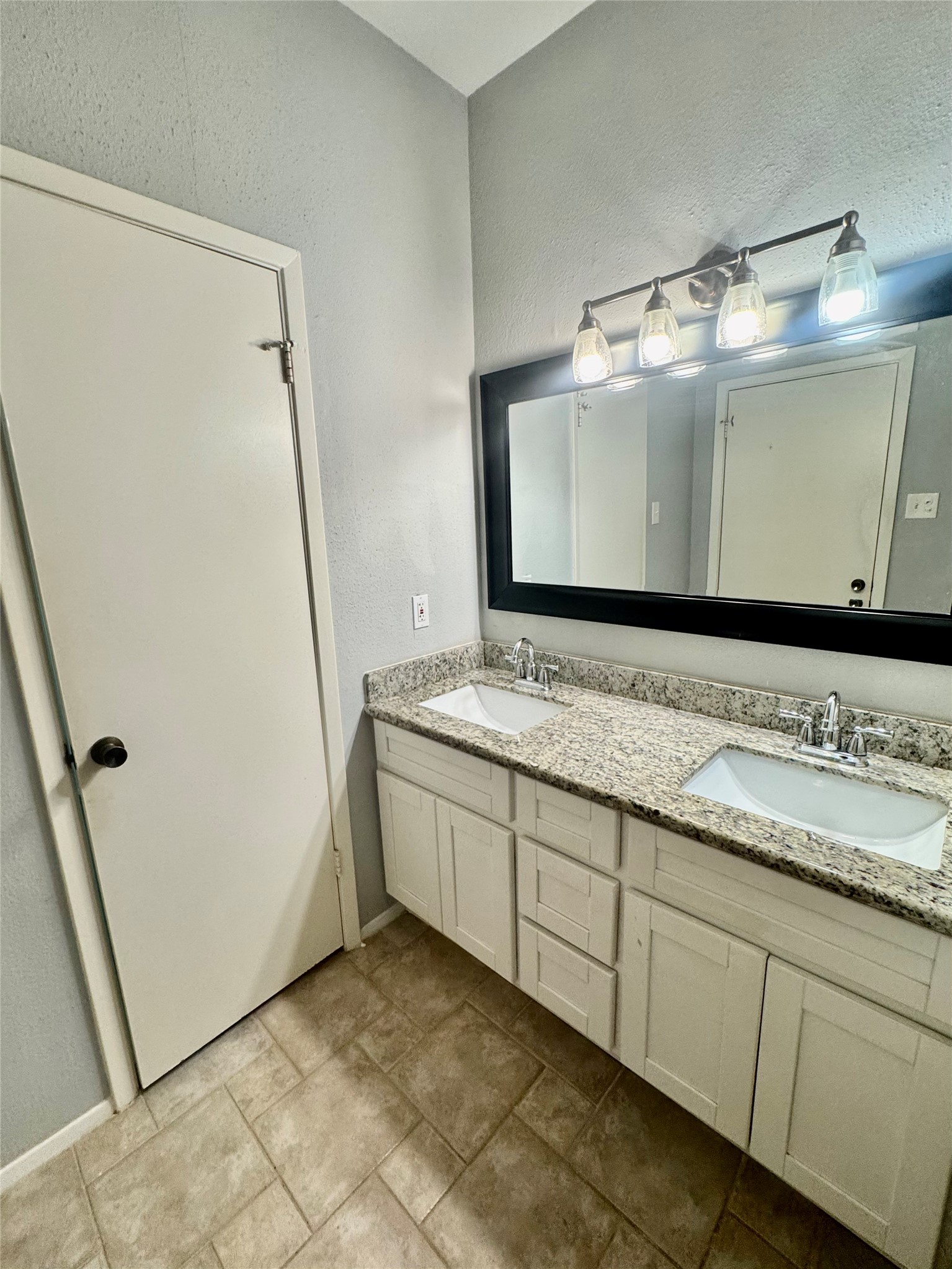 2425 Augusta Dr 59 Property Photo 14