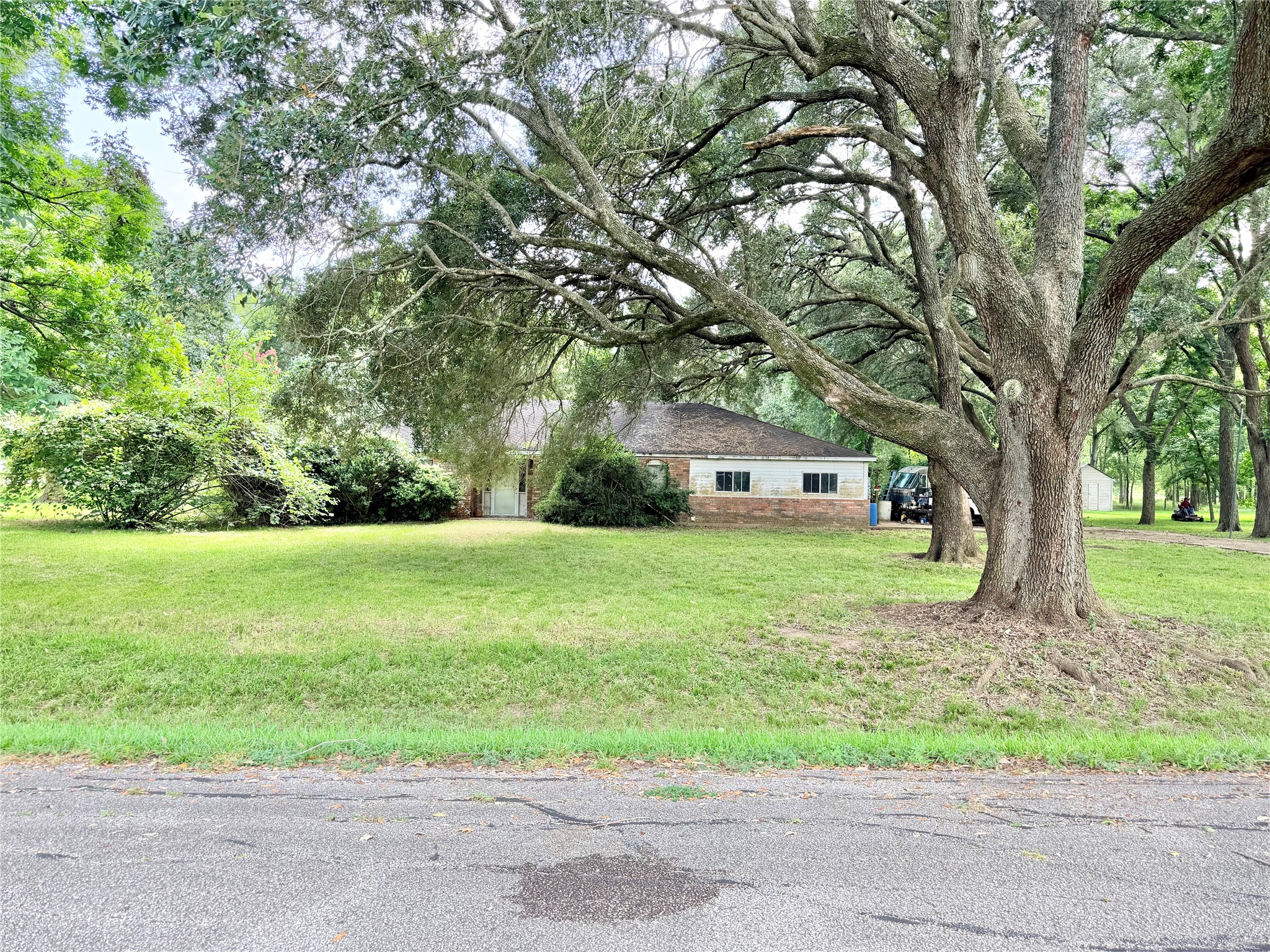 1921 Melody Lane Property Photo 1
