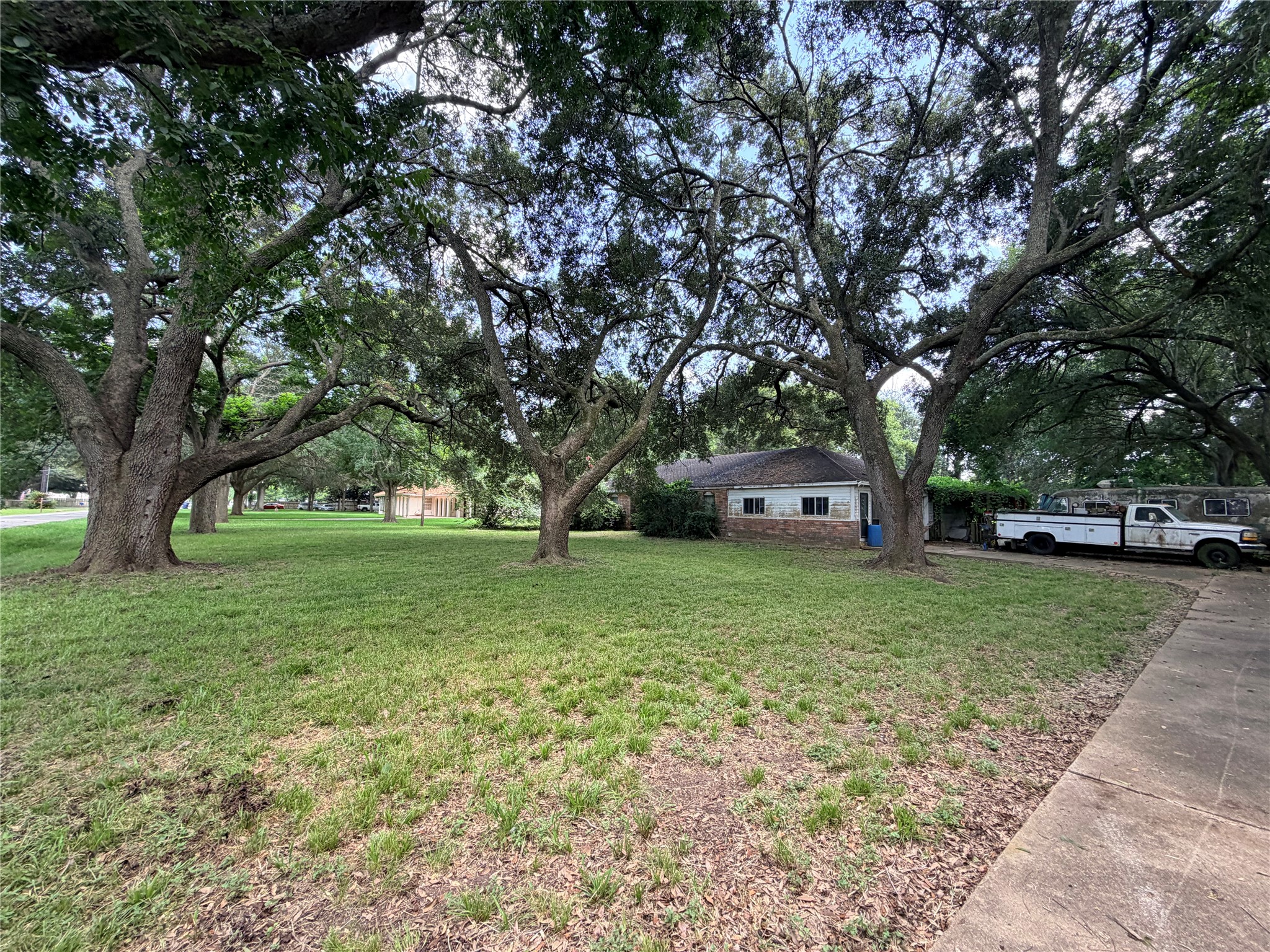 1921 Melody Lane Property Photo 5