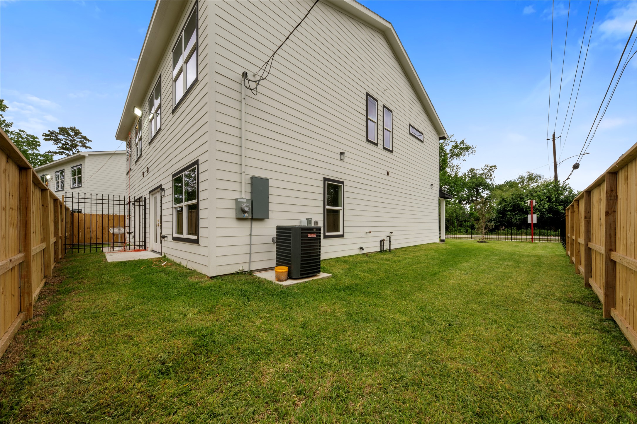 7117 Springdale Street B Property Photo 3
