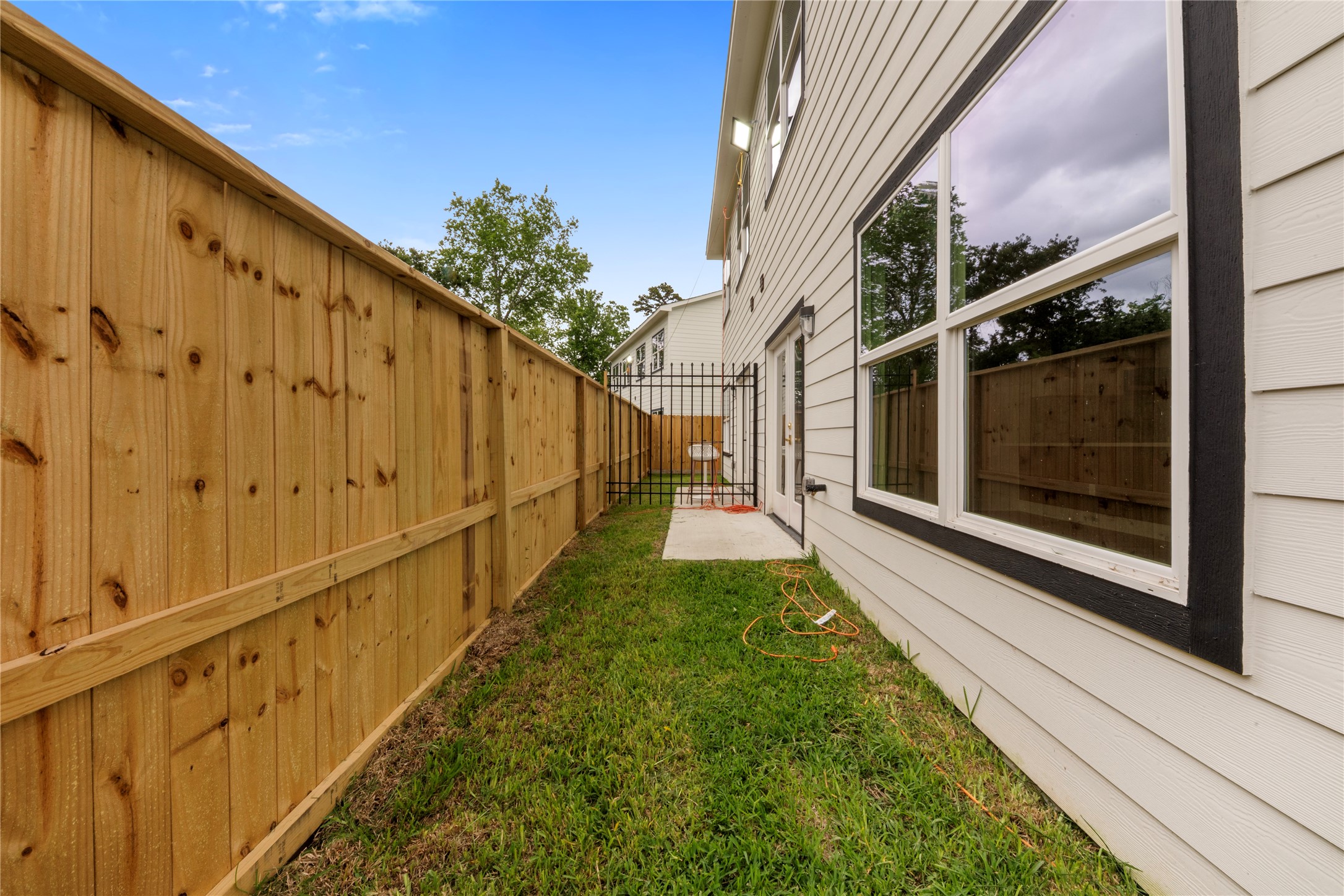 7117 Springdale Street B Property Photo 5