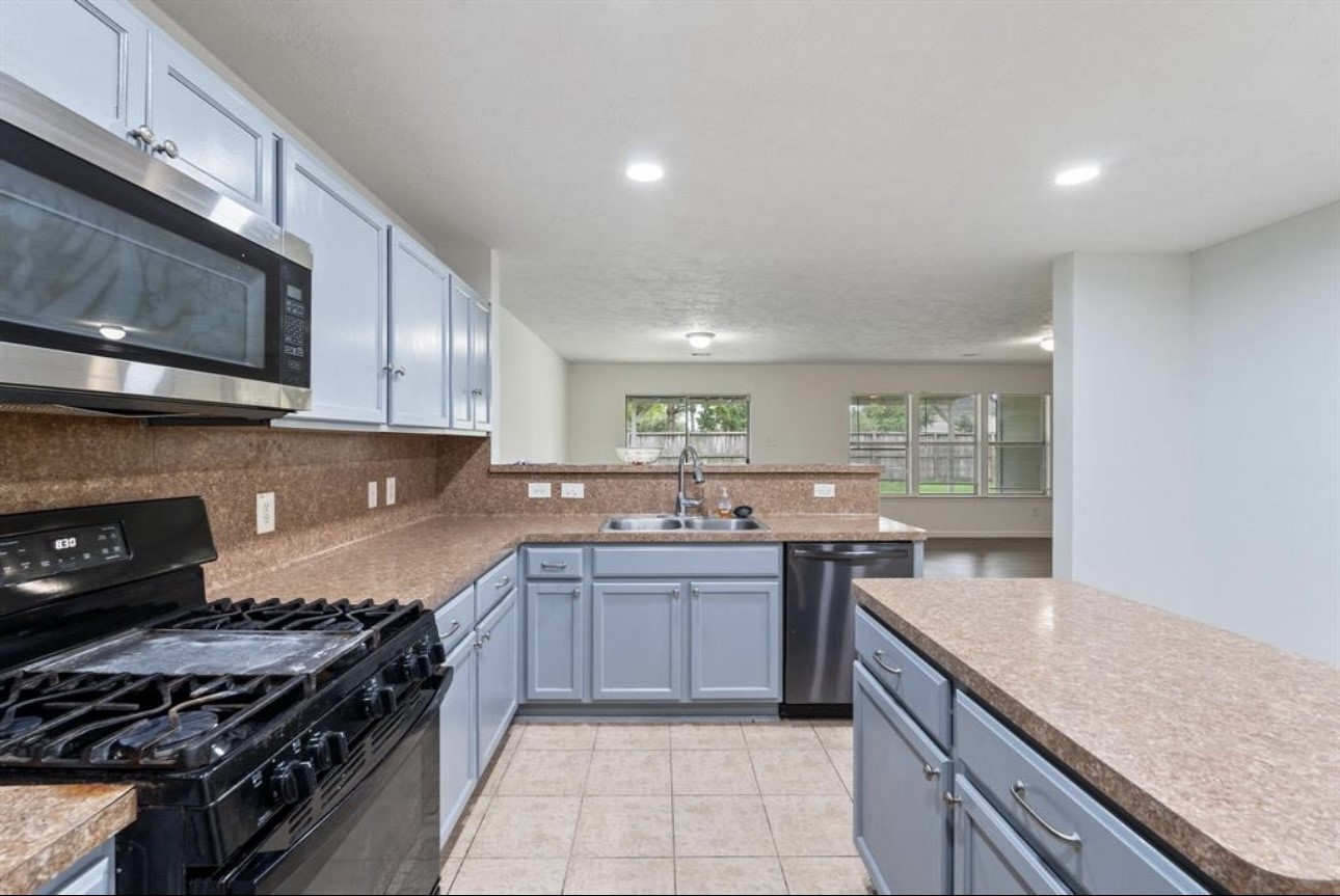 16119 Peach Bluff Lane Property Photo 6