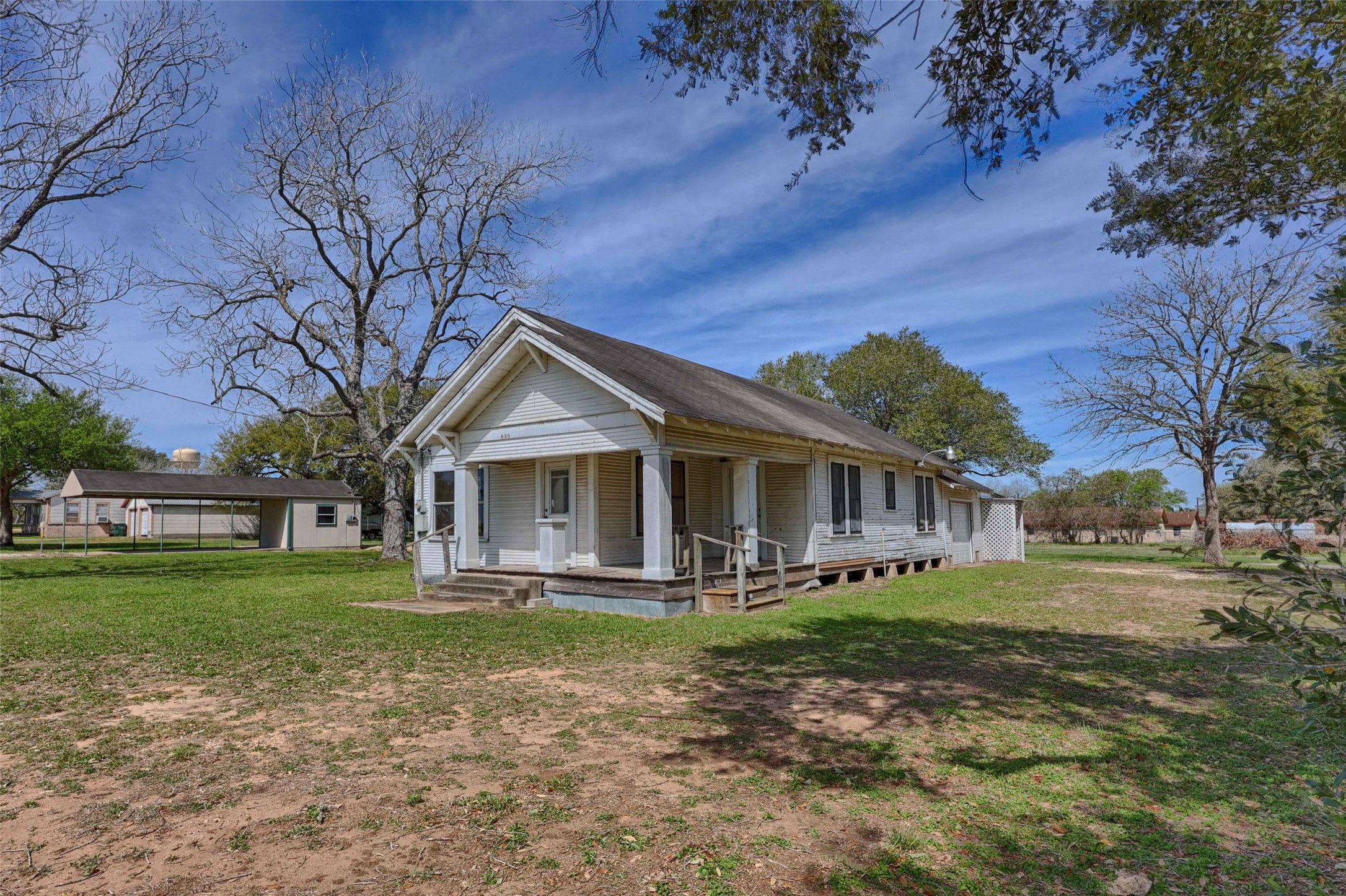 820 W Fairwinds Street Property Photo 1