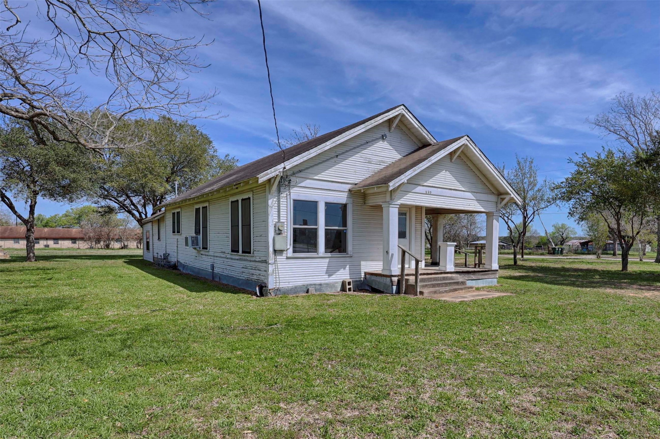 820 W Fairwinds Street Property Photo 2