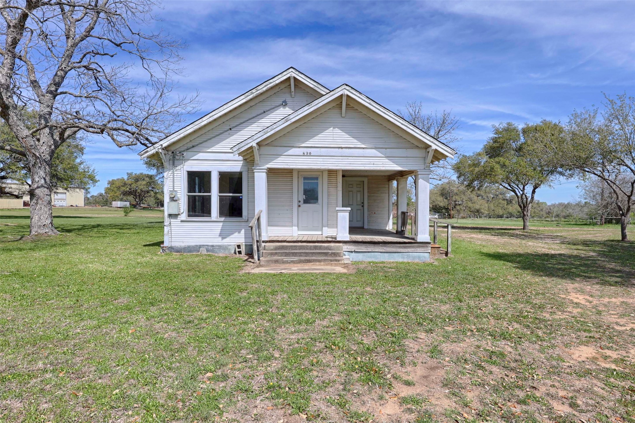 820 W Fairwinds Street Property Photo 3