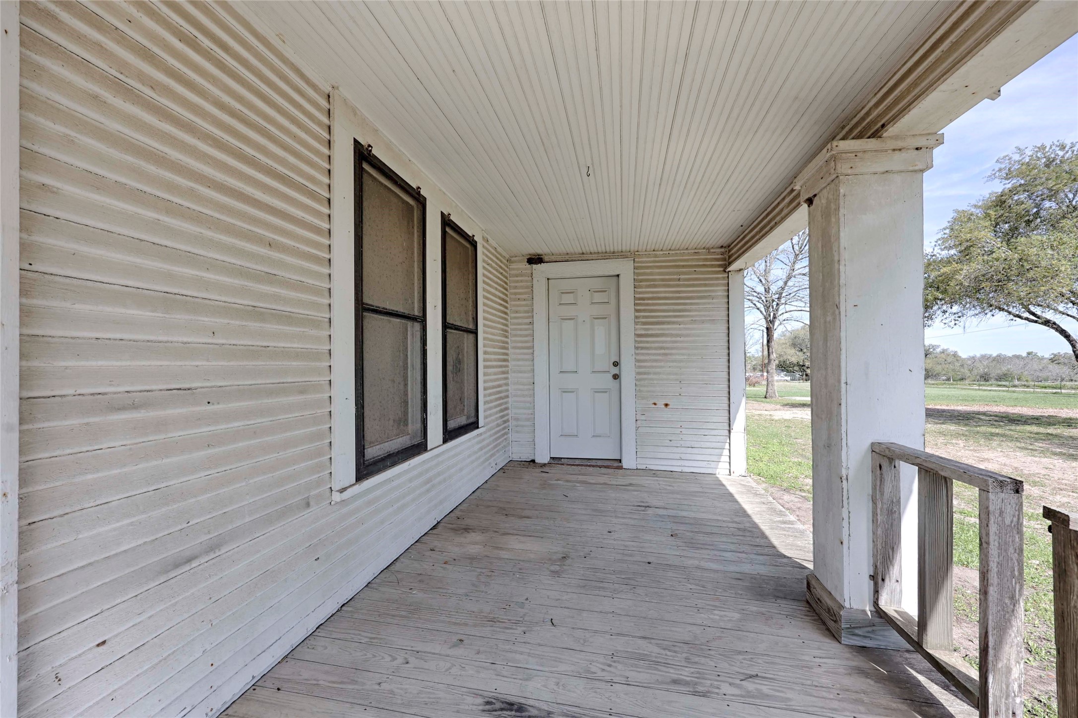 820 W Fairwinds Street Property Photo 4