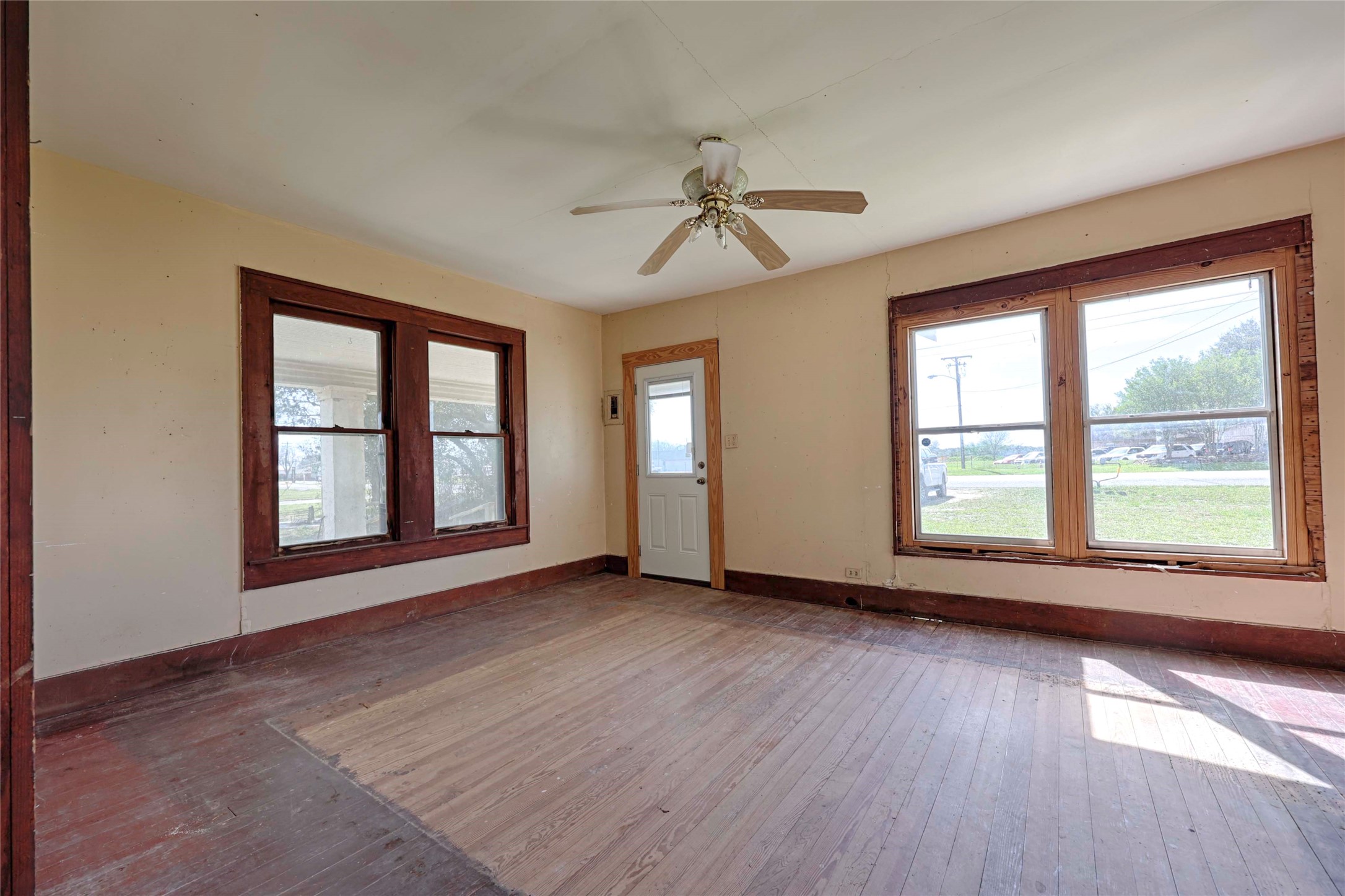 820 W Fairwinds Street Property Photo 6