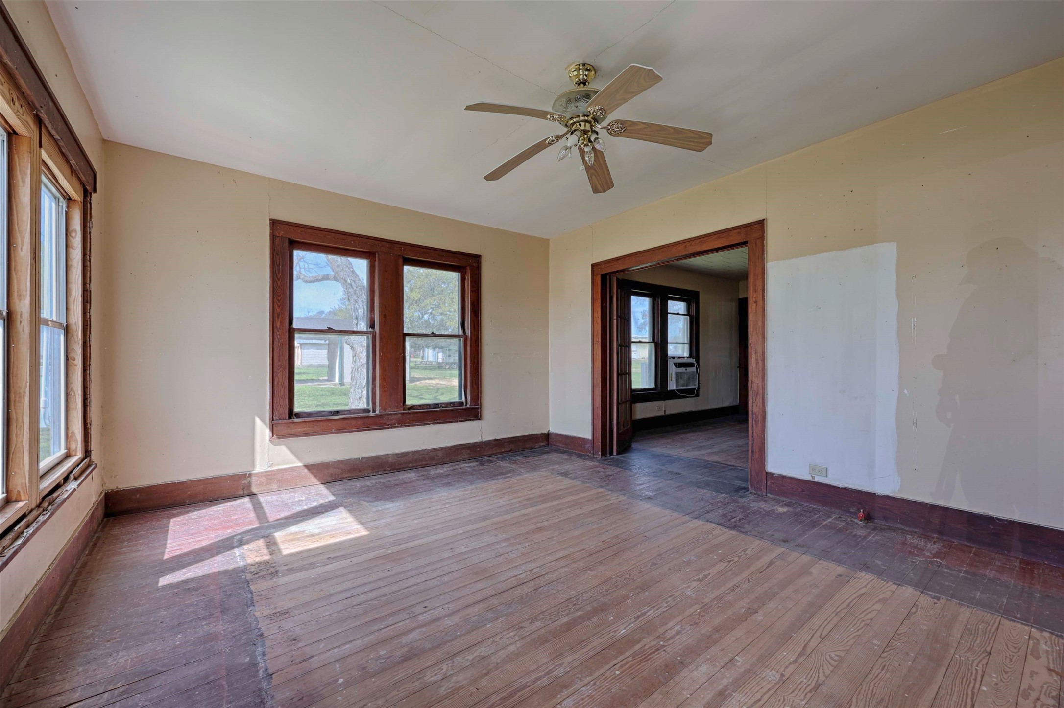 820 W Fairwinds Street Property Photo 7