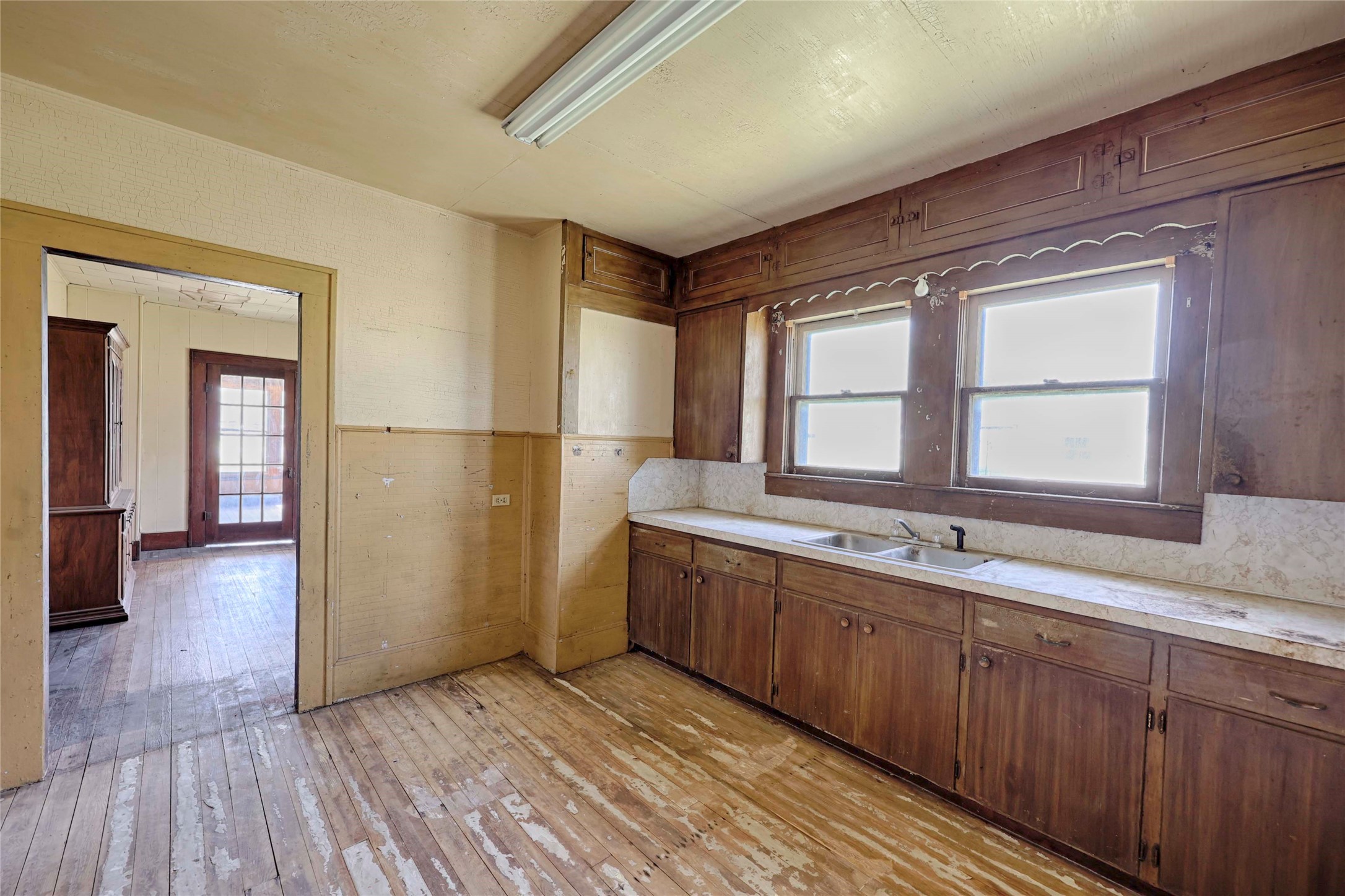 820 W Fairwinds Street Property Photo 8