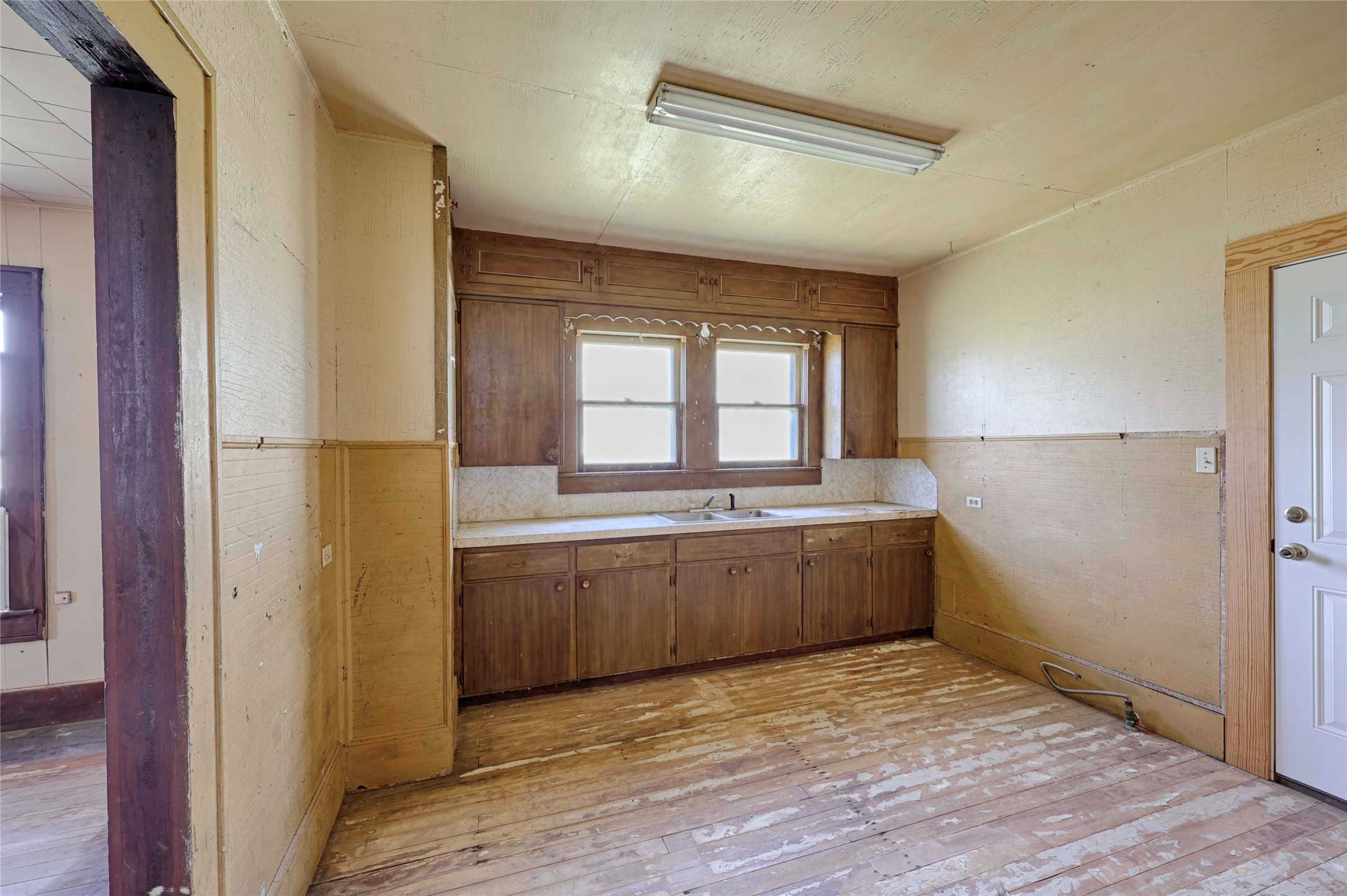 820 W Fairwinds Street Property Photo 9