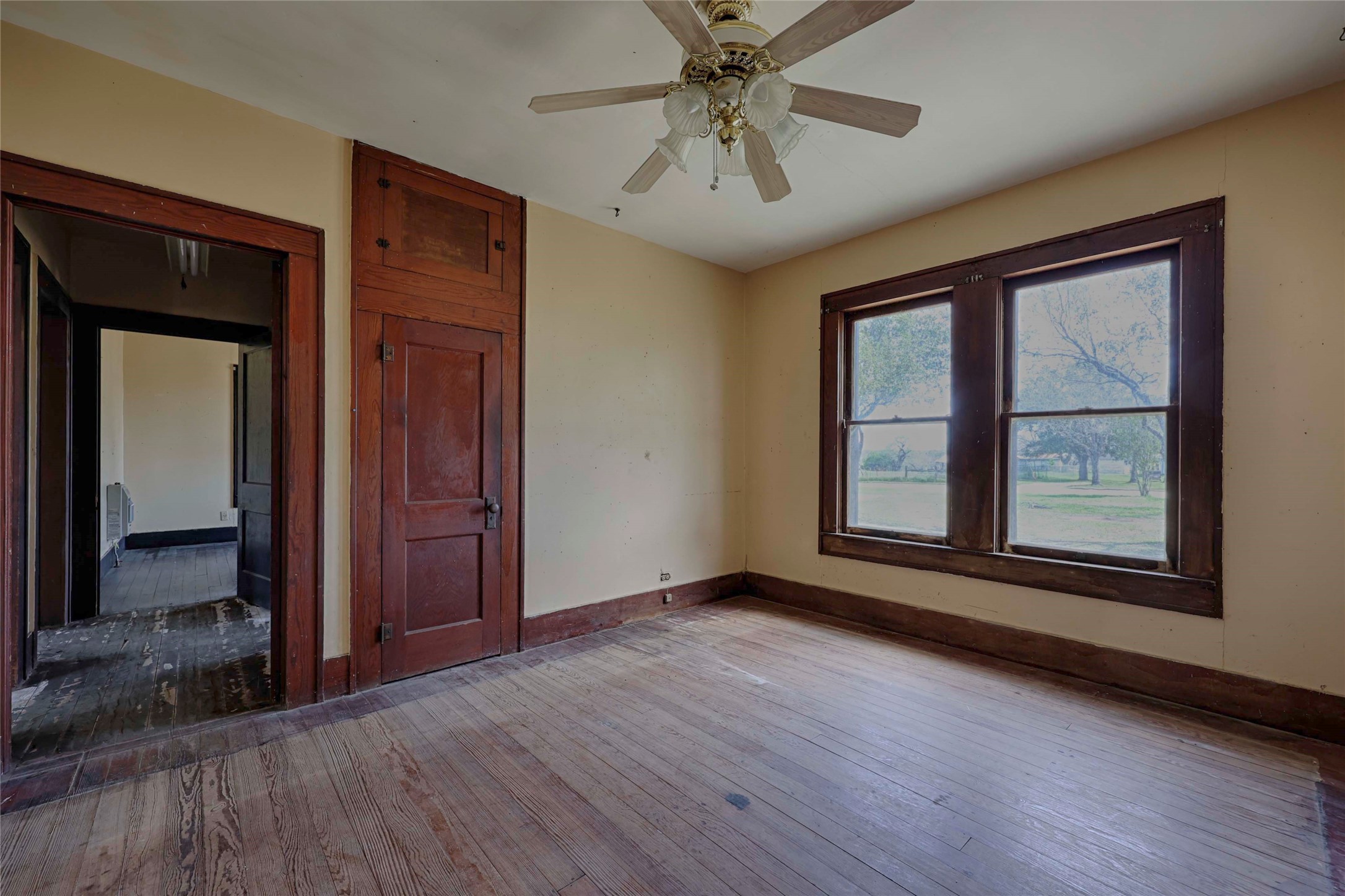820 W Fairwinds Street Property Photo 12