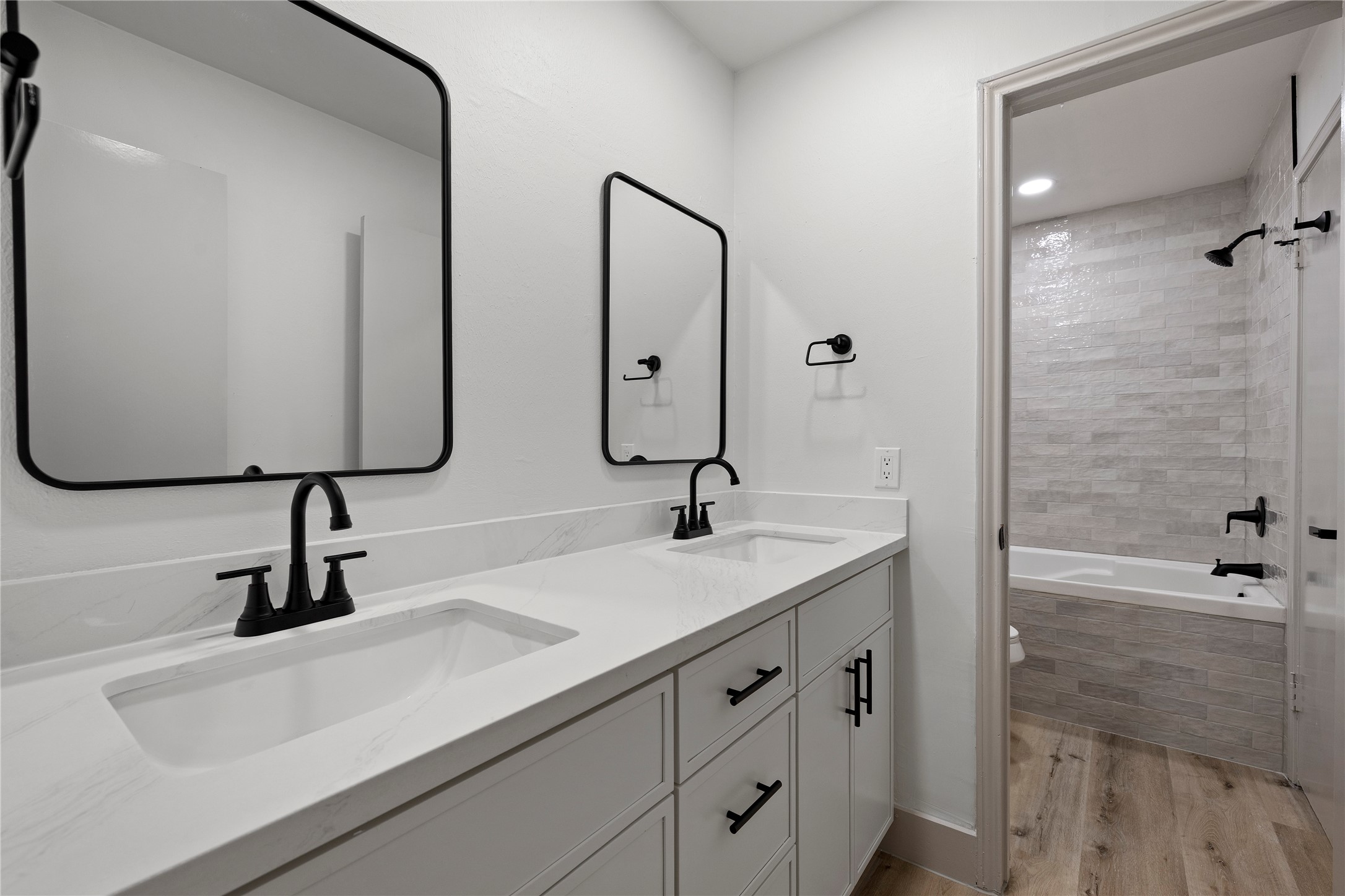 10907 Braes Forest Drive Property Photo 28