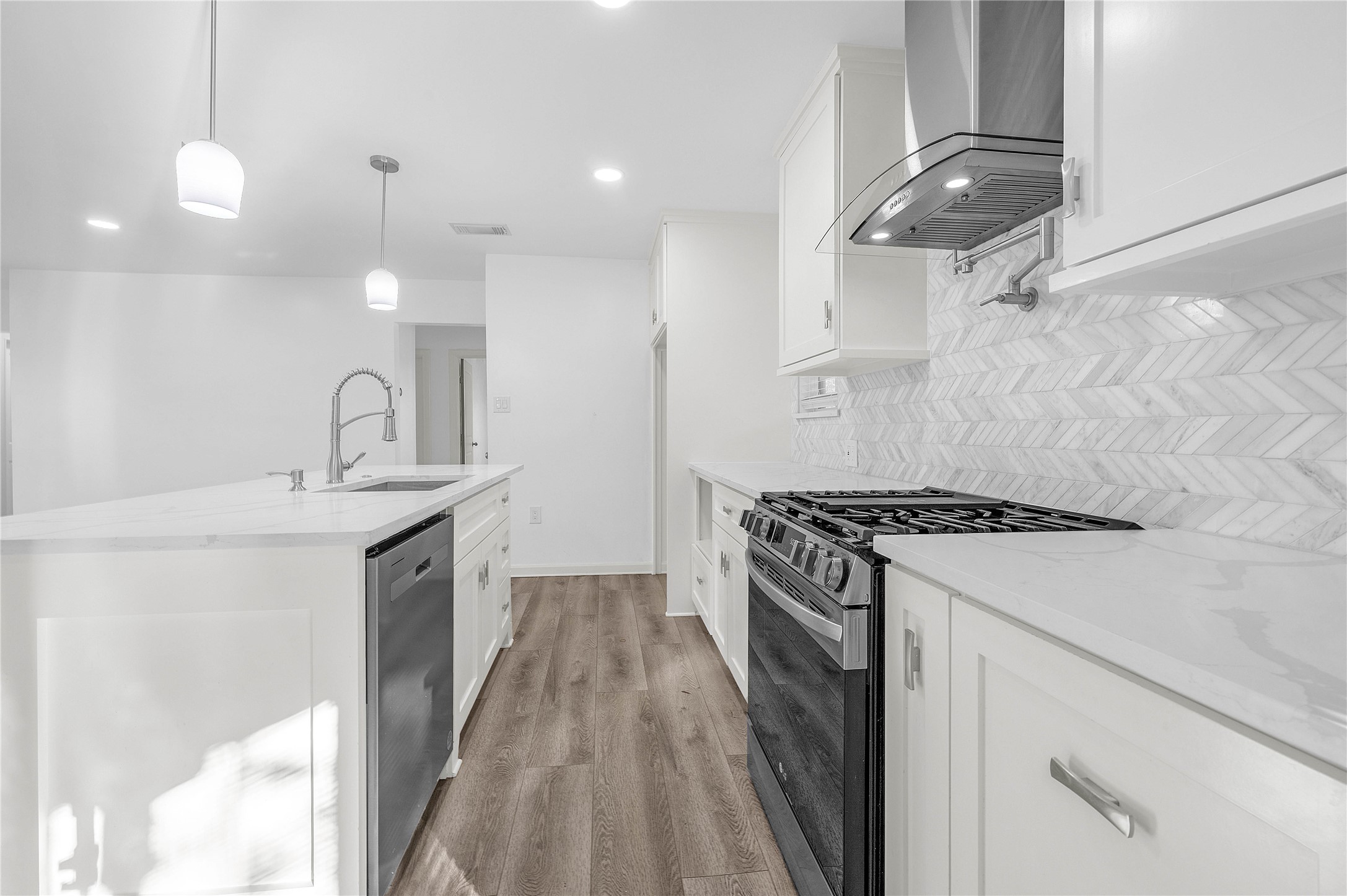 6014 Belarbor Street Property Photo 4