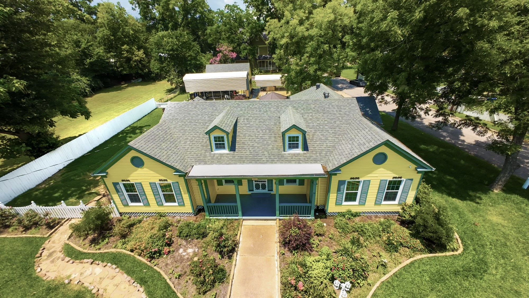 1008 E Goliad Avenue Property Photo
