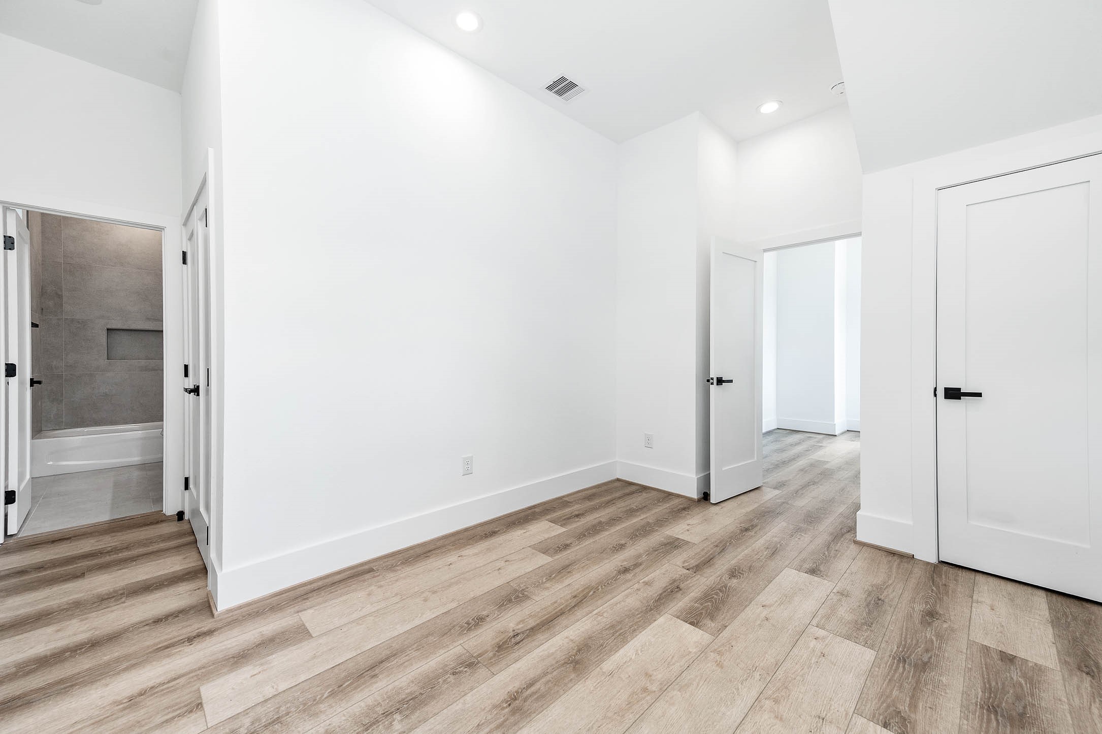 313 N Nagle Street Property Photo 8