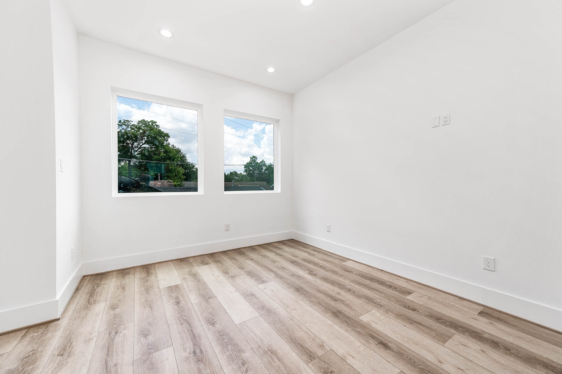 313 N Nagle Street Property Photo 16