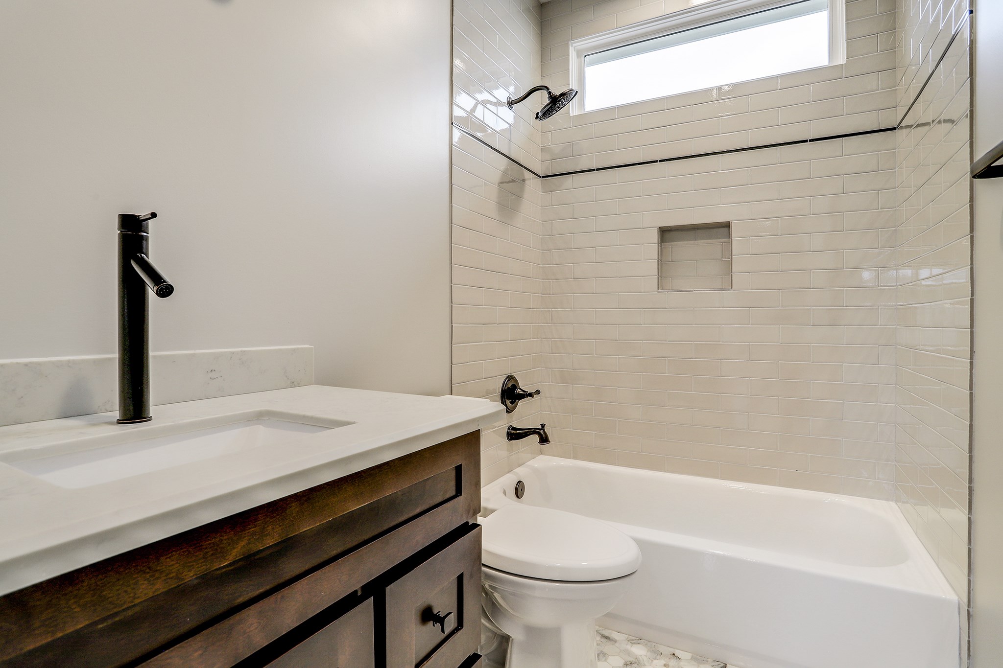 415 E 27th Street A Property Photo 9