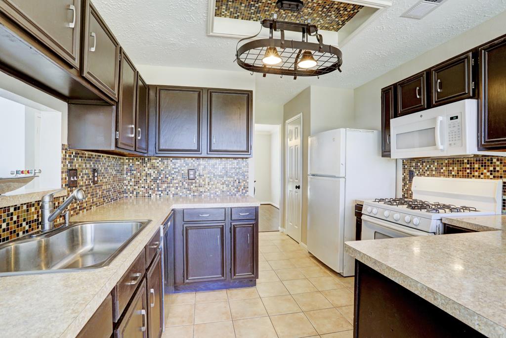 21702 N Tangle Creek Lane Property Photo 6
