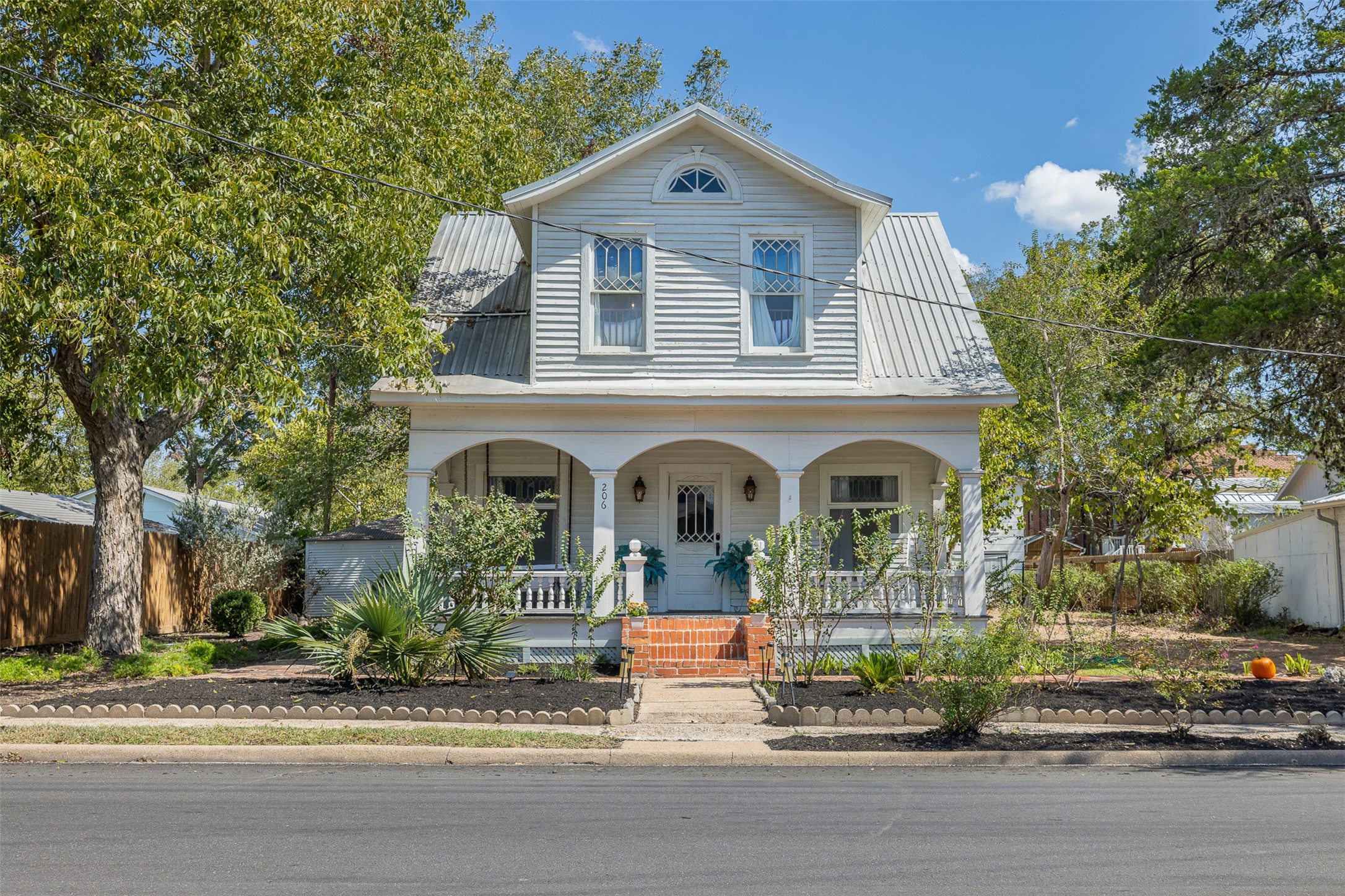 206 N Rusk Property Photo 1