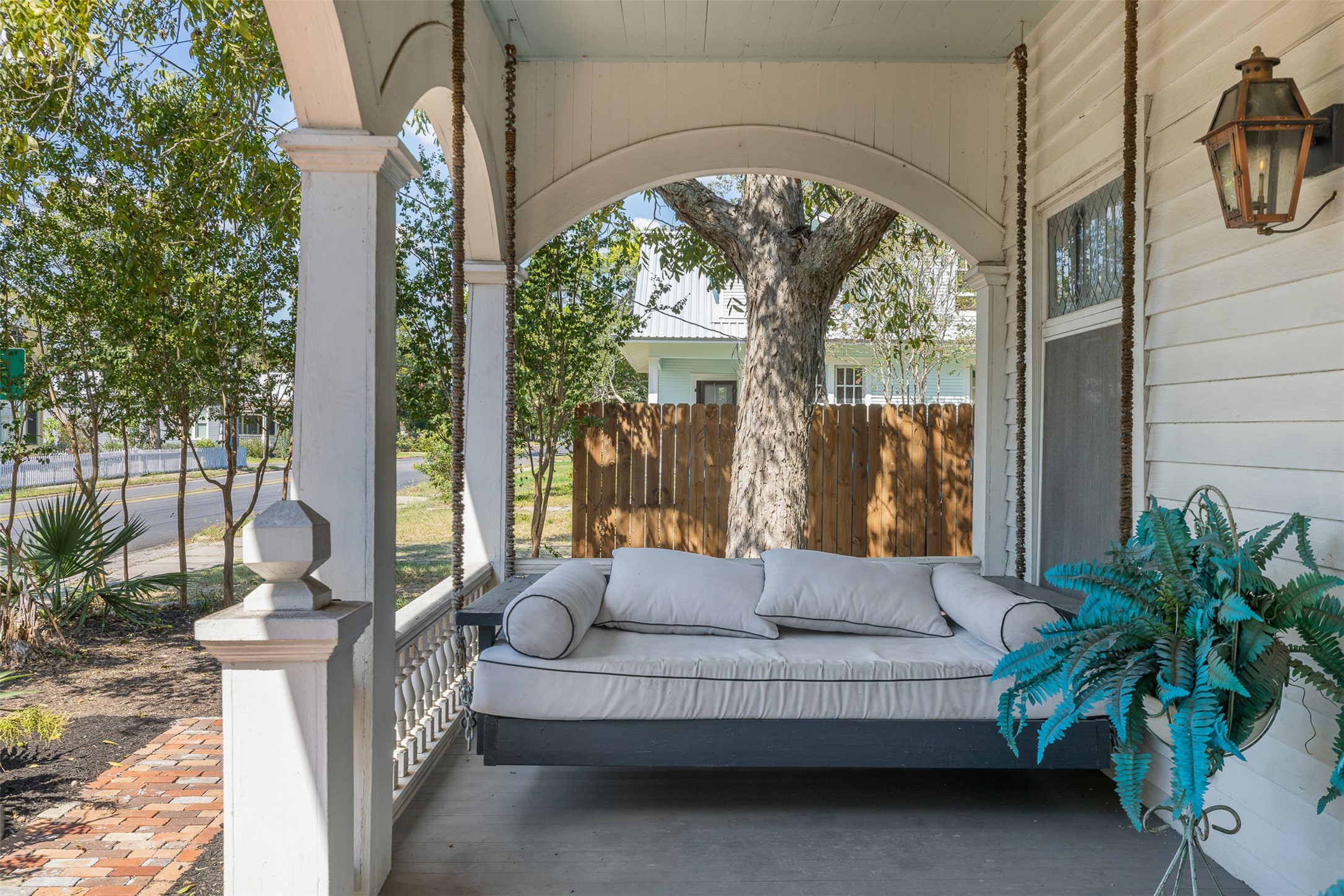 206 N Rusk Property Photo 3