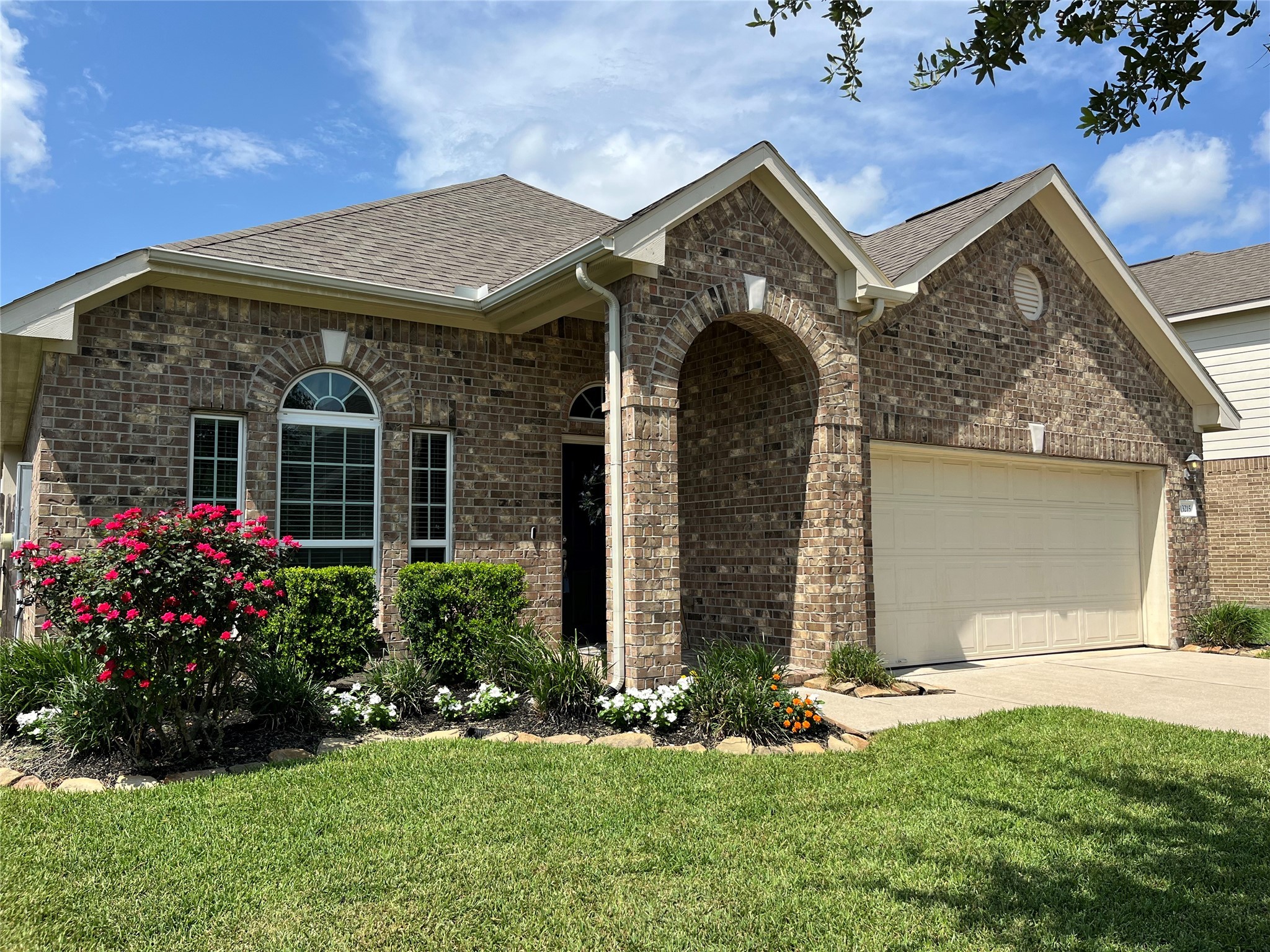 13215 Dover Bluff Drive Property Photo 1