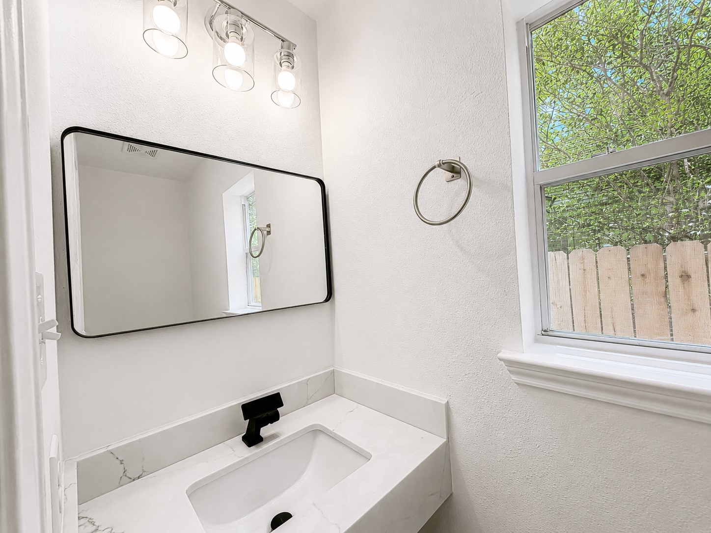 2106 Lakeshore Forest Court Property Photo 15