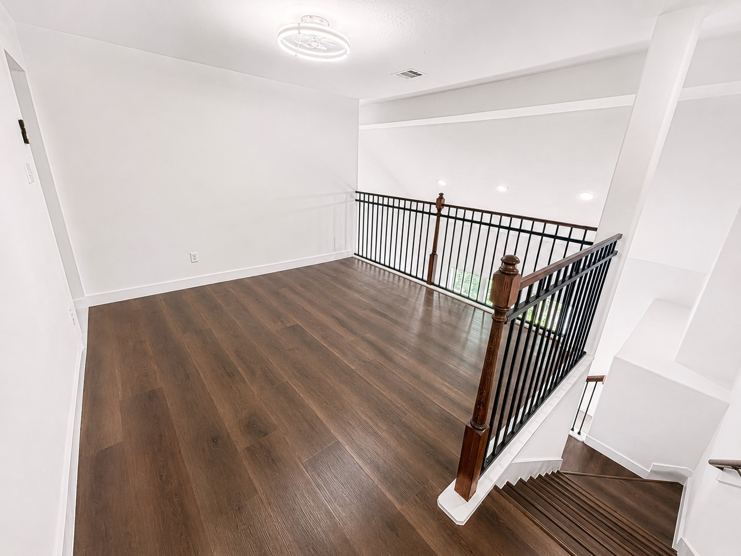 2106 Lakeshore Forest Court Property Photo 16