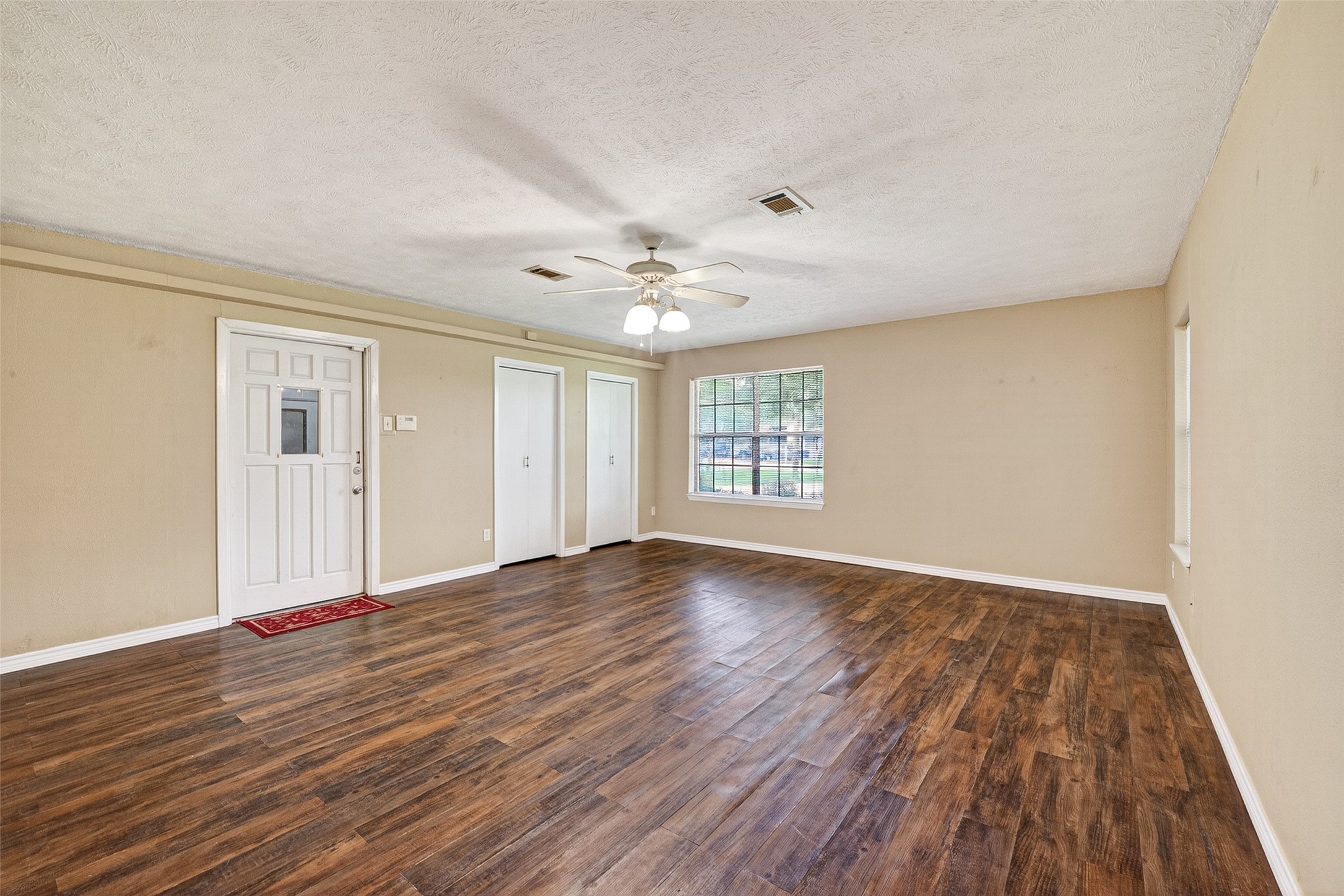 210 Woodhaven Street Property Photo 6