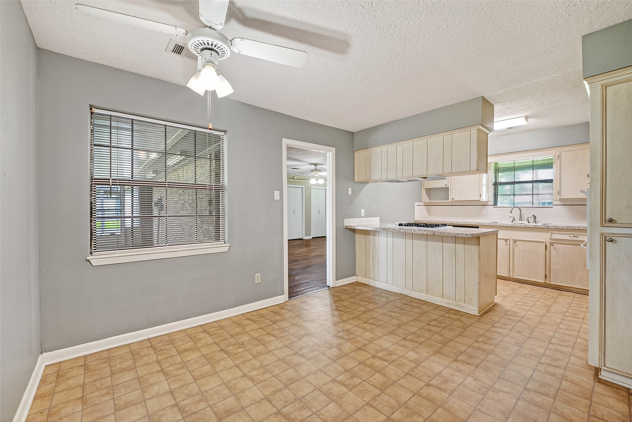 210 Woodhaven Street Property Photo 11