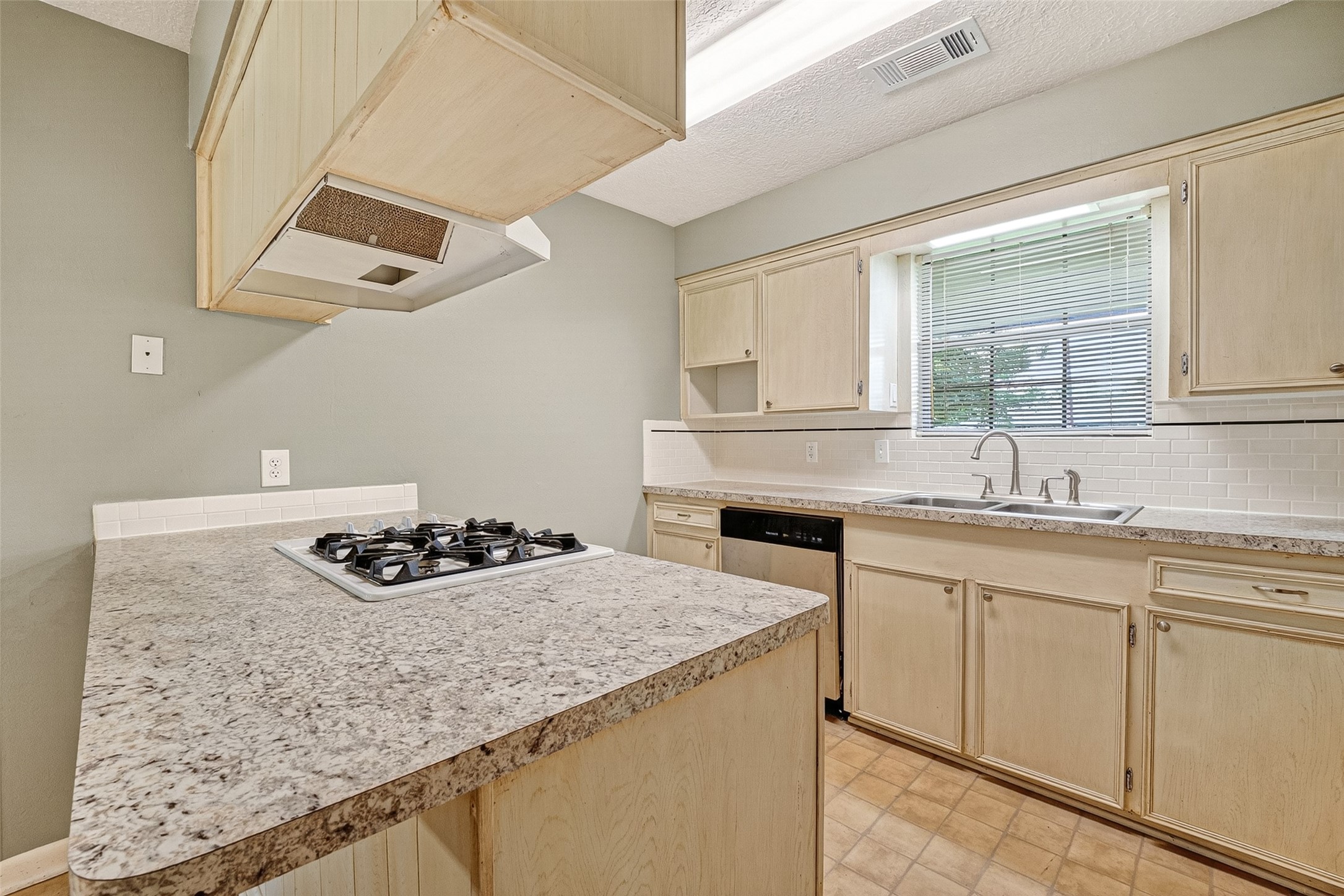210 Woodhaven Street Property Photo 17