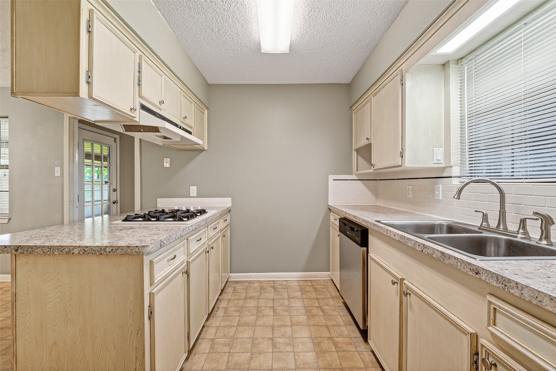 210 Woodhaven Street Property Photo 20