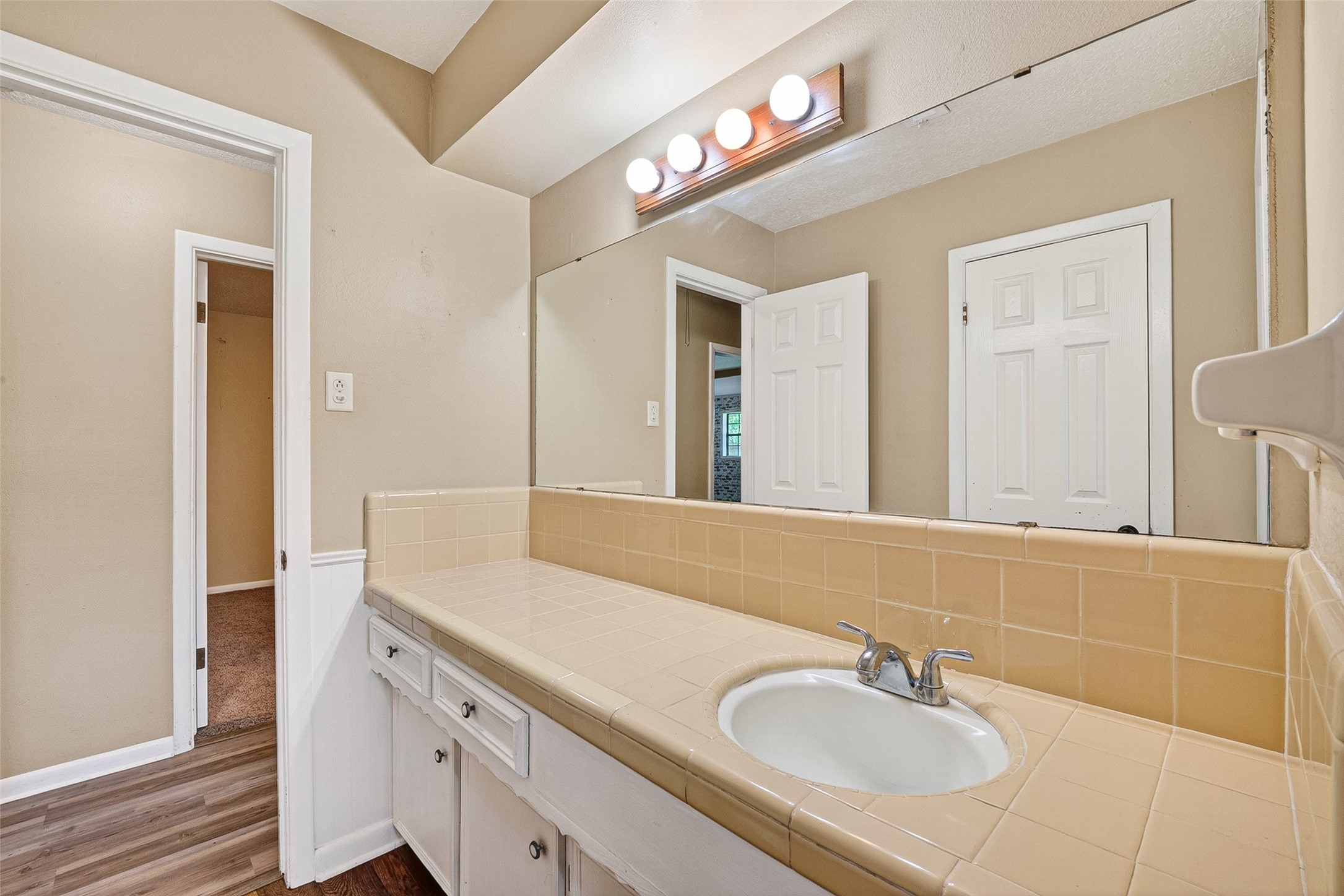 210 Woodhaven Street Property Photo 34
