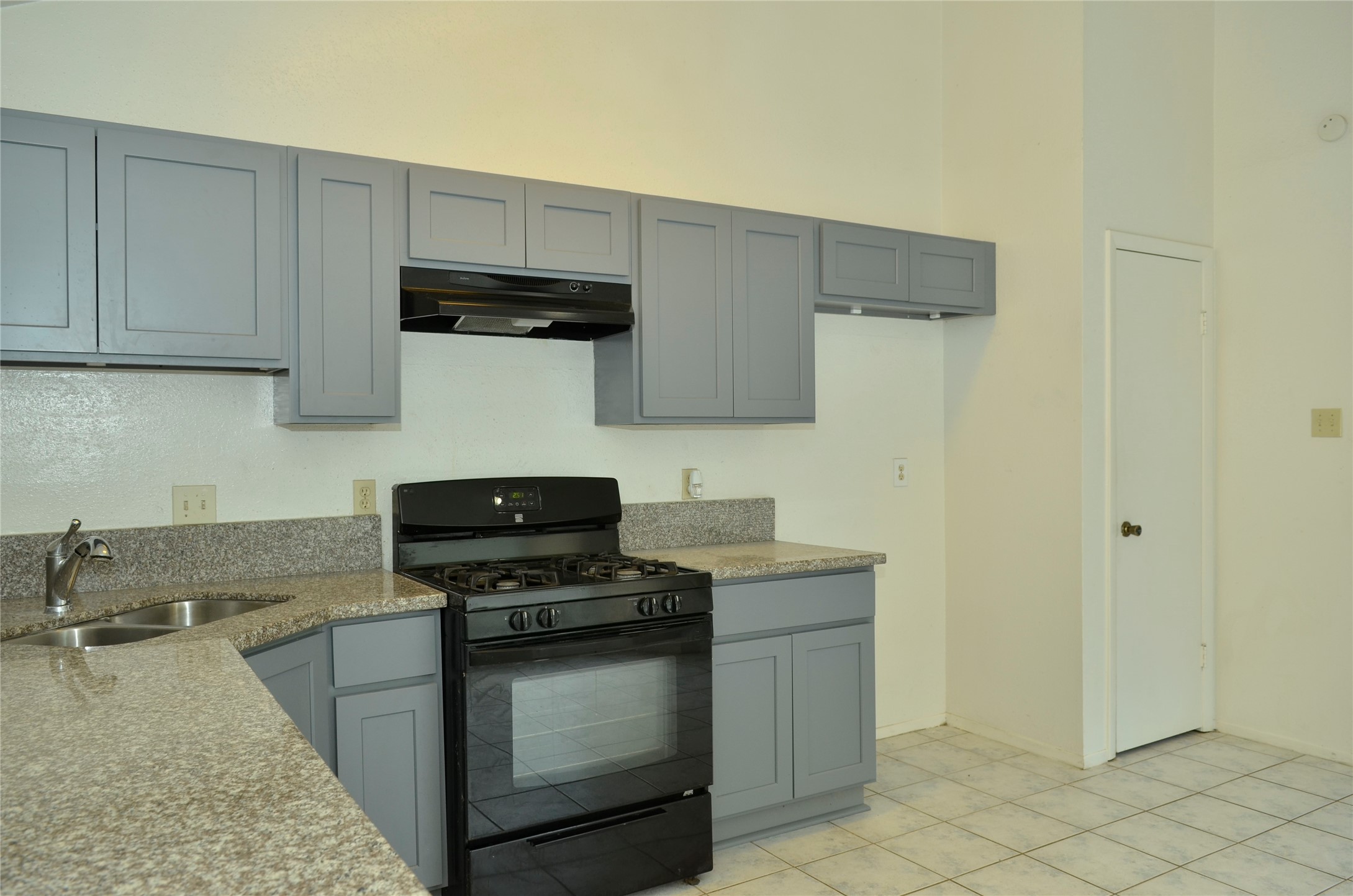 10094 Ash Fork Drive Property Photo 8