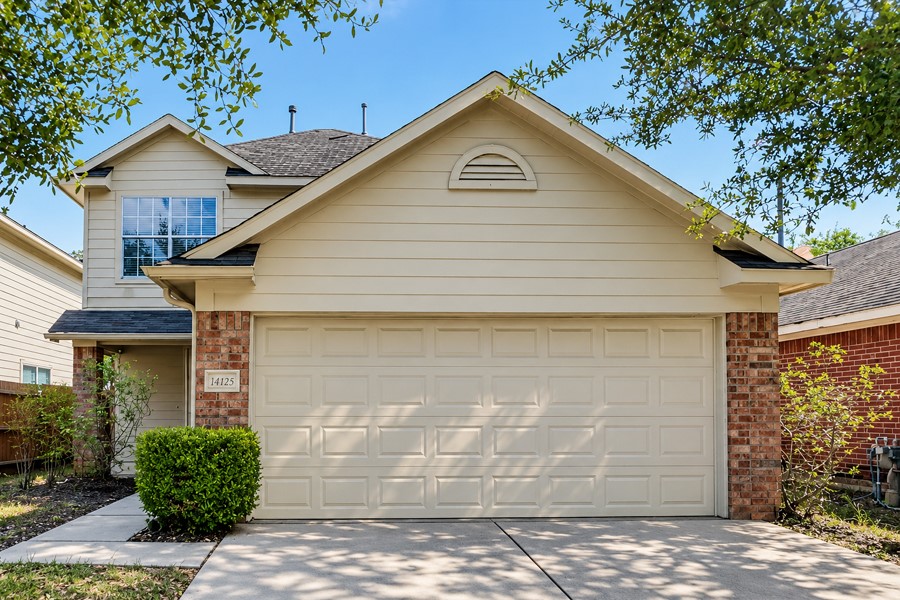 33226 Cottonwood Bend Property Photo 1