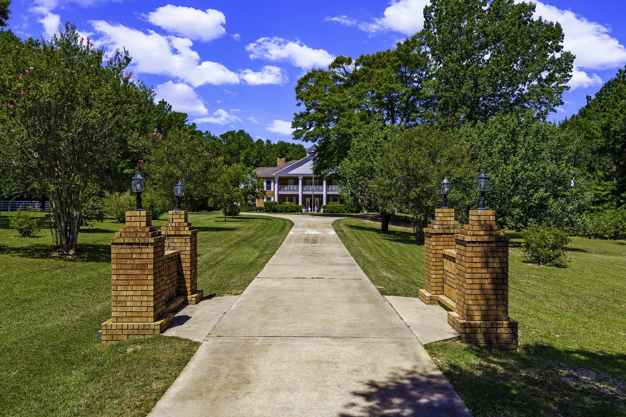 1800 S Magnolia Street Property Photo 4